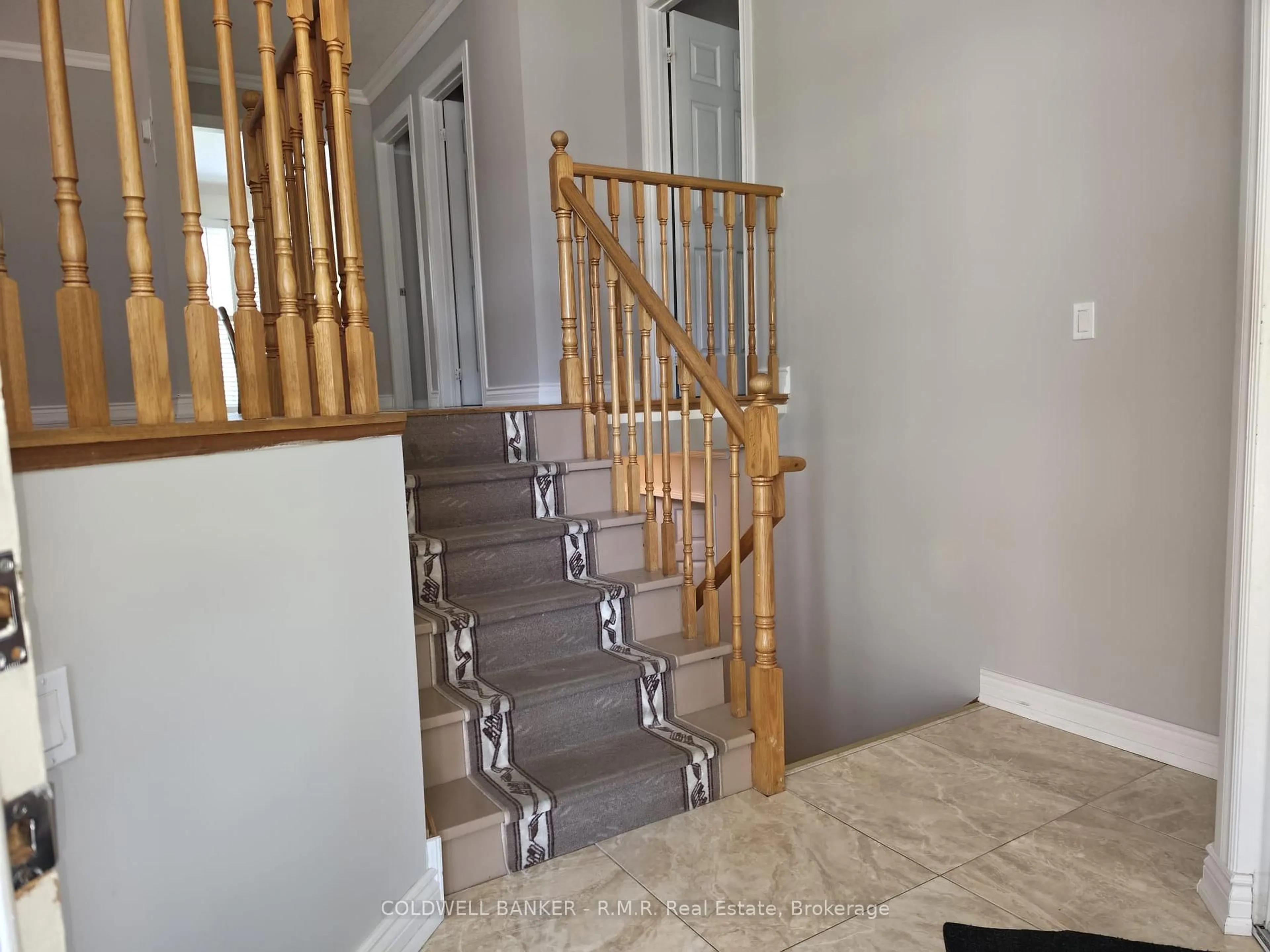 Stairs for 7 Fletchers Creek Blvd, Brampton Ontario L6X 4R7