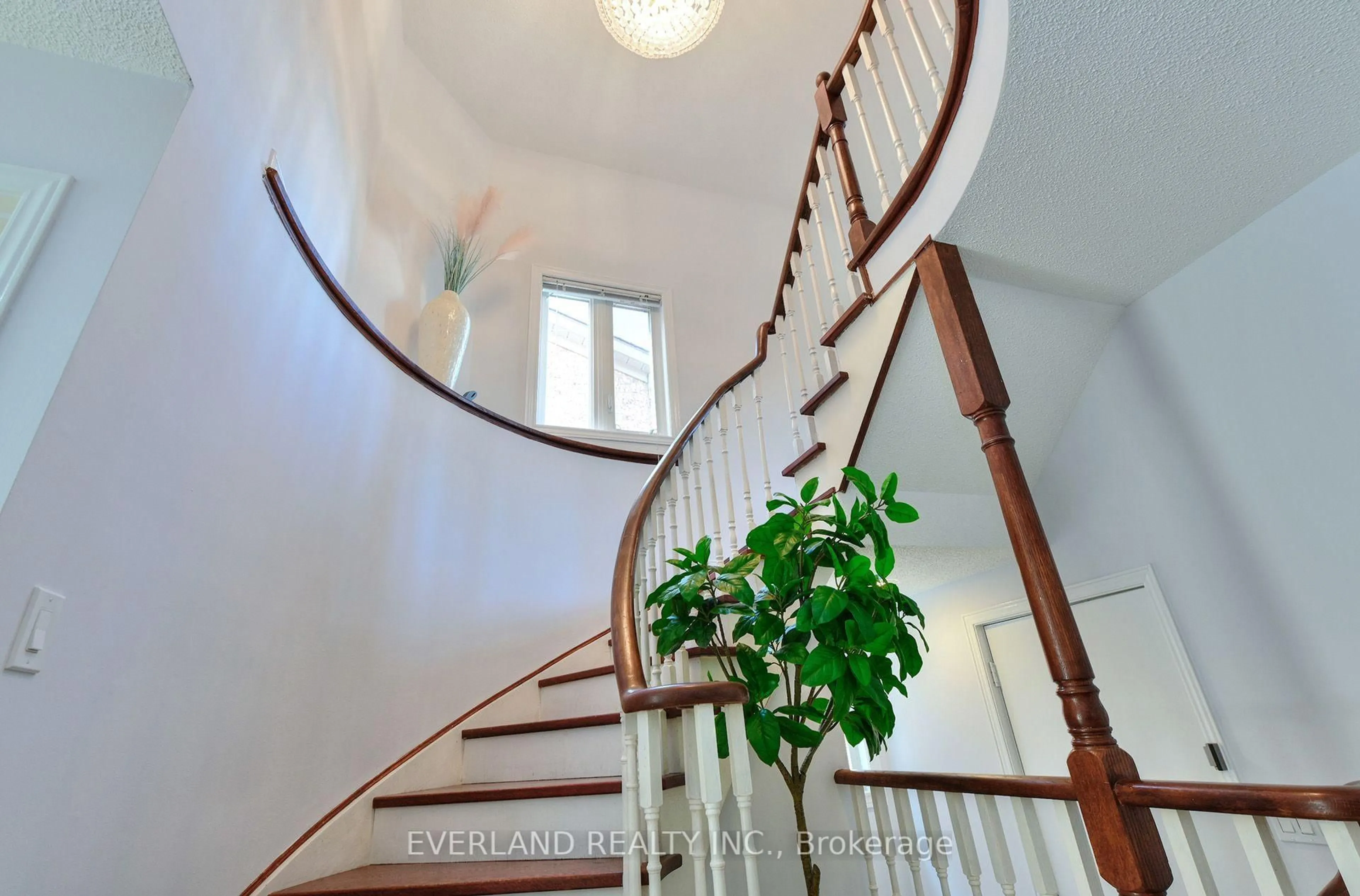 Stairs for 5386 Middlebury Dr, Mississauga Ontario L5M 5E6
