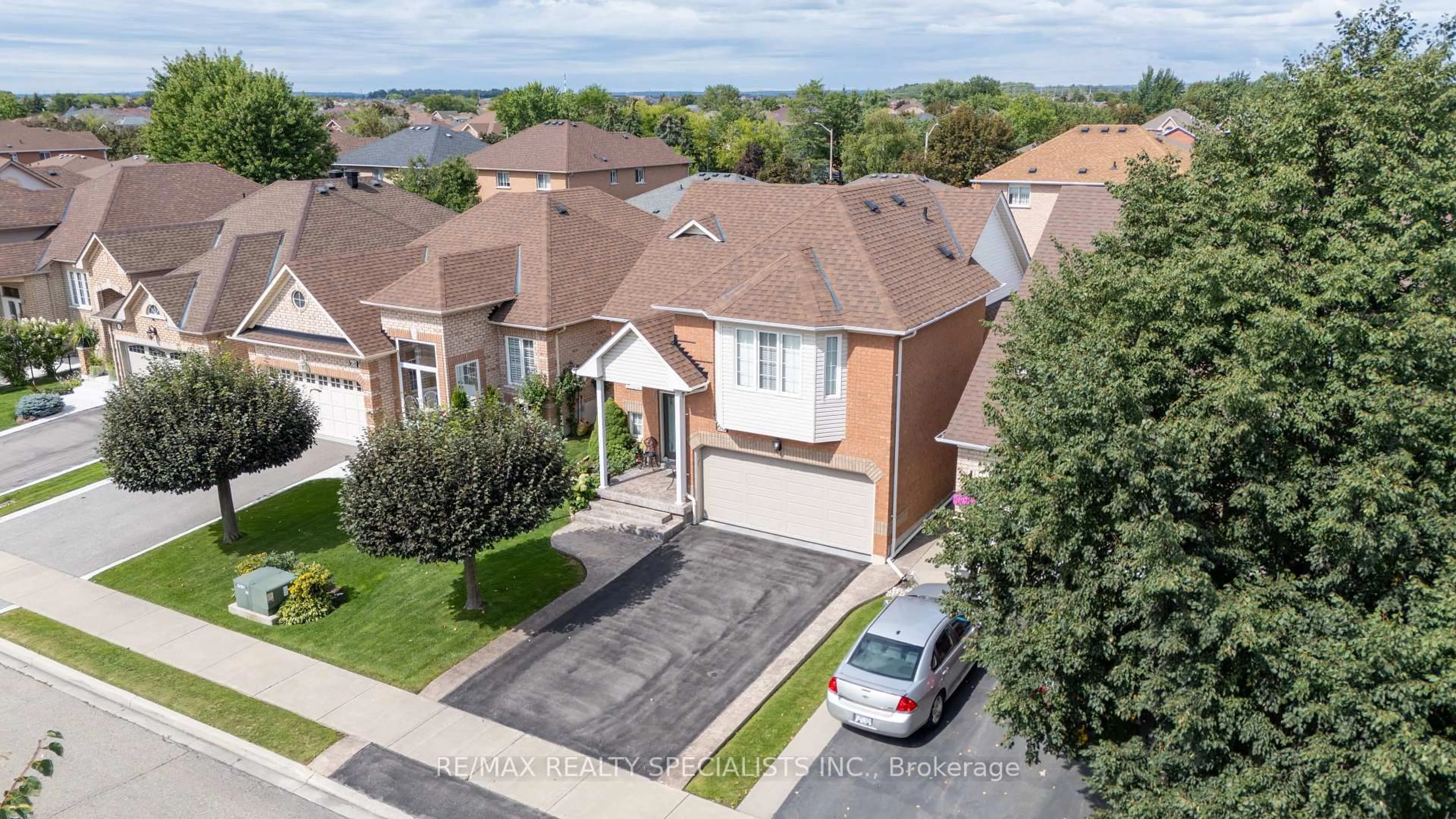 A pic from outside/outdoor area/front of a property/back of a property/a pic from drone, street for 66 Ryegrass Cres, Brampton Ontario L7A 3J9