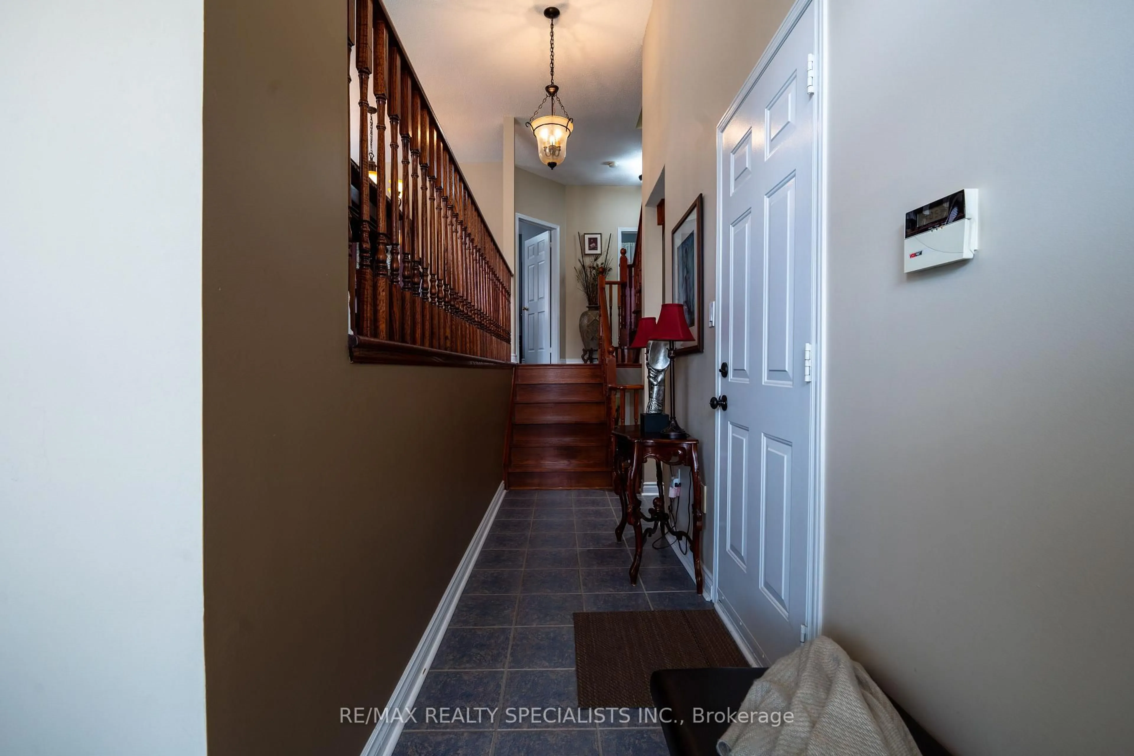 Indoor entryway for 66 Ryegrass Cres, Brampton Ontario L7A 3J9