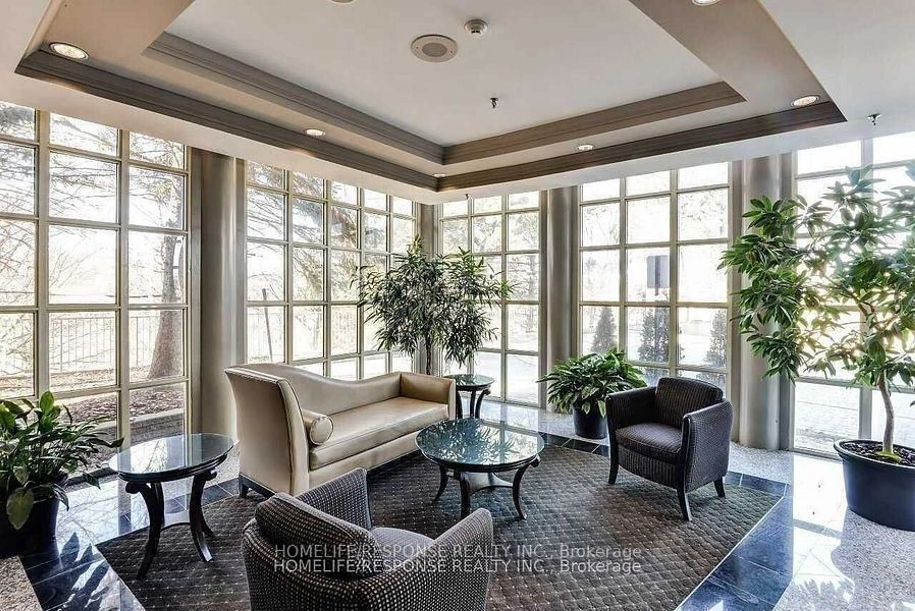 Indoor foyer for 50 EGLINTON Ave #2010, Mississauga Ontario L5R 3P5