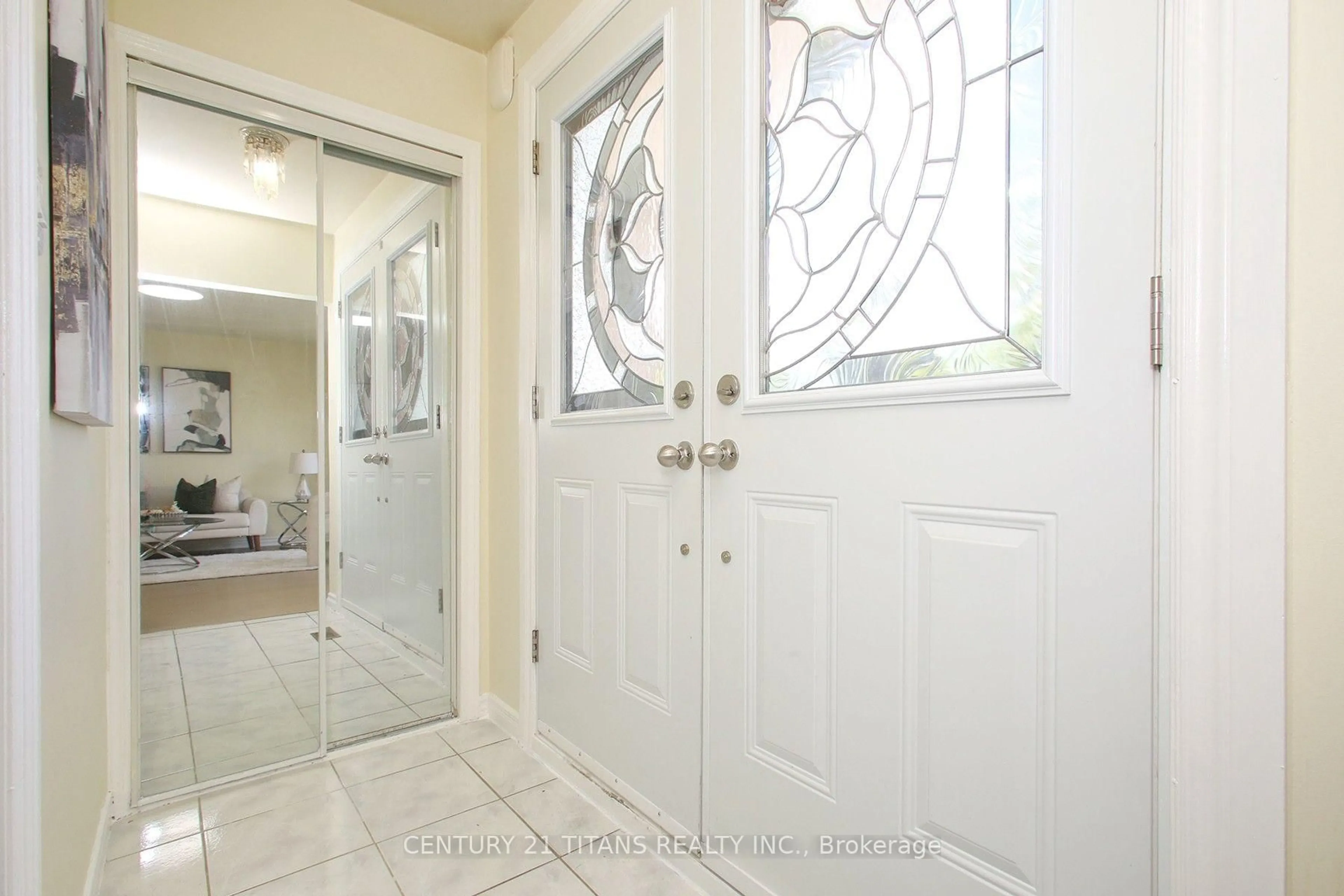 Indoor entryway for 31 Monterrey Dr, Toronto Ontario M9V 1S7