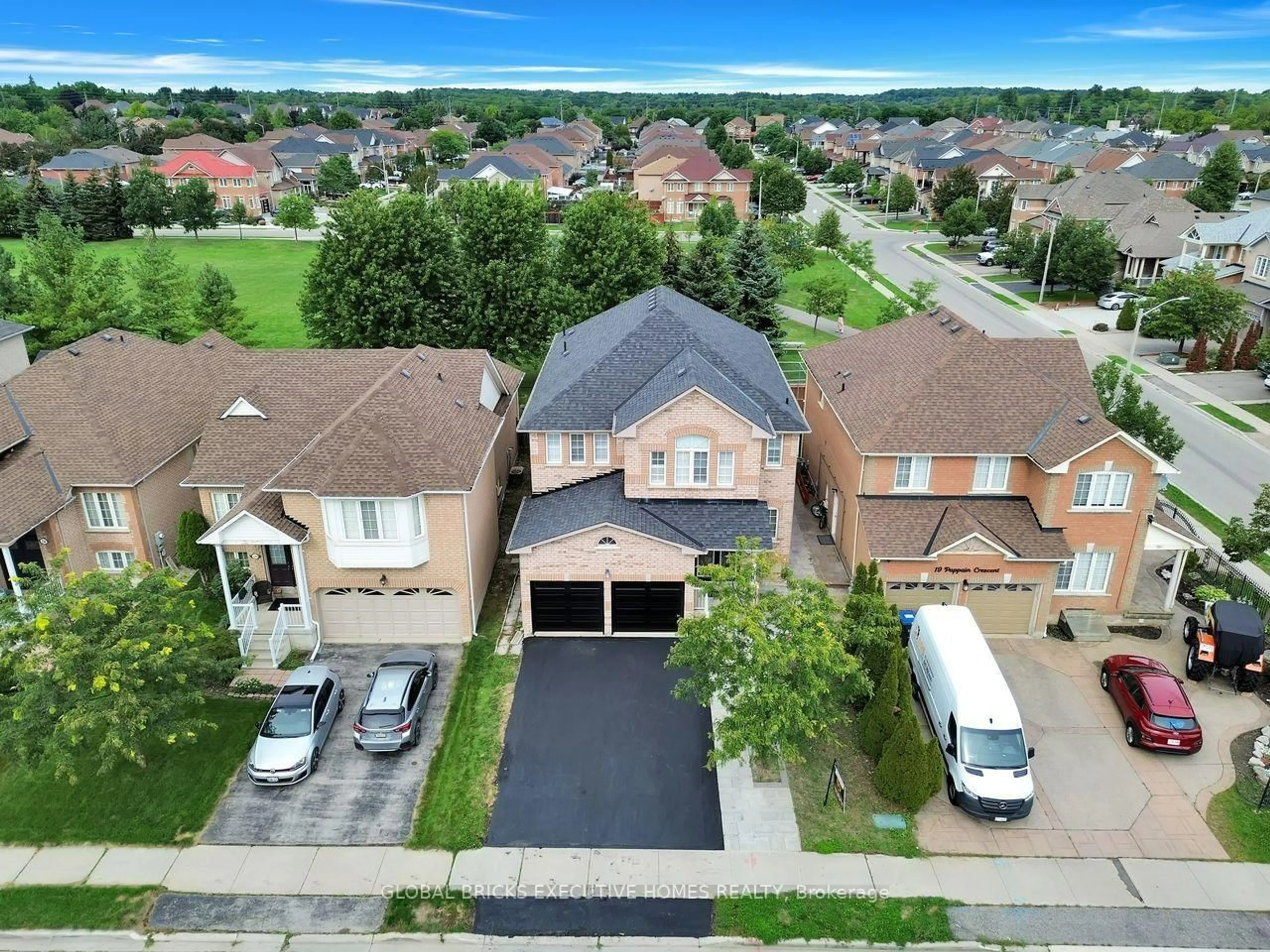 A pic from outside/outdoor area/front of a property/back of a property/a pic from drone, street for 122 Pappain Cres, Brampton Ontario L7A 3J7