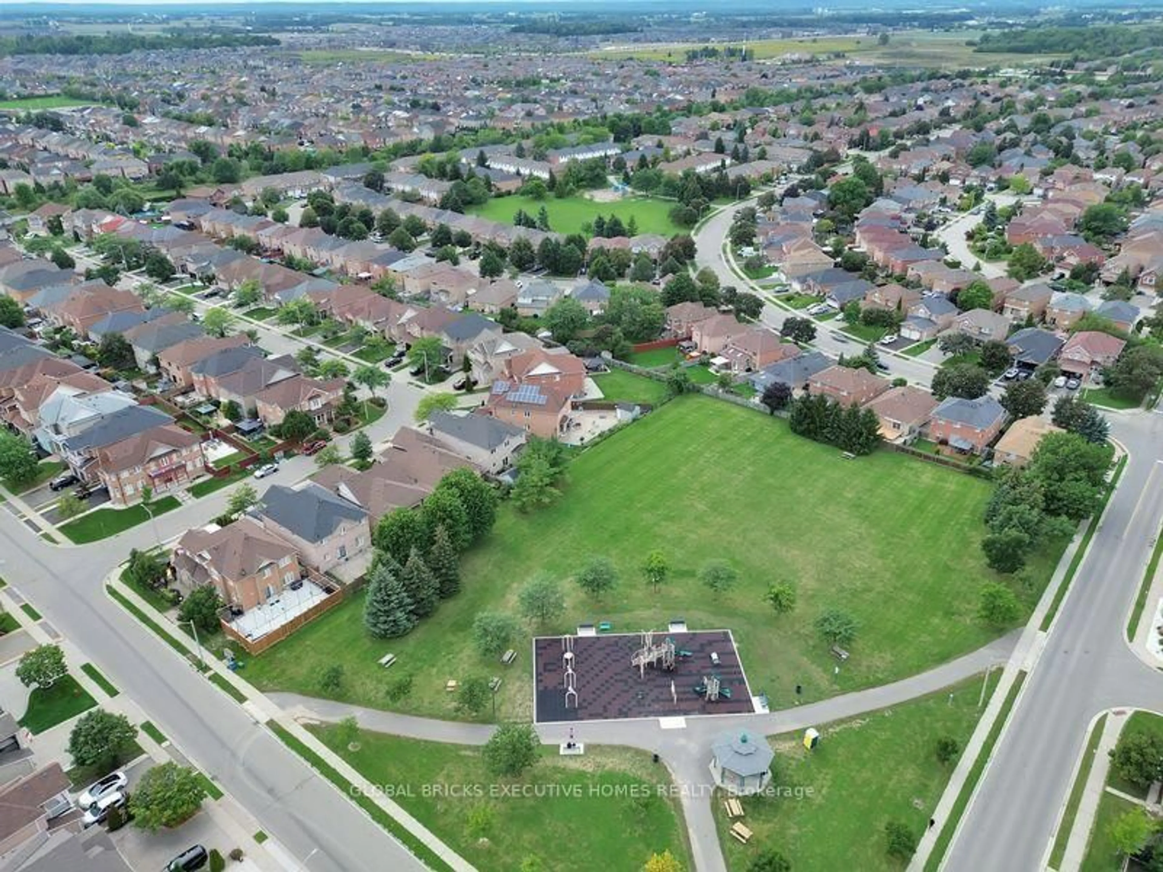 A pic from outside/outdoor area/front of a property/back of a property/a pic from drone, street for 122 Pappain Cres, Brampton Ontario L7A 3J7