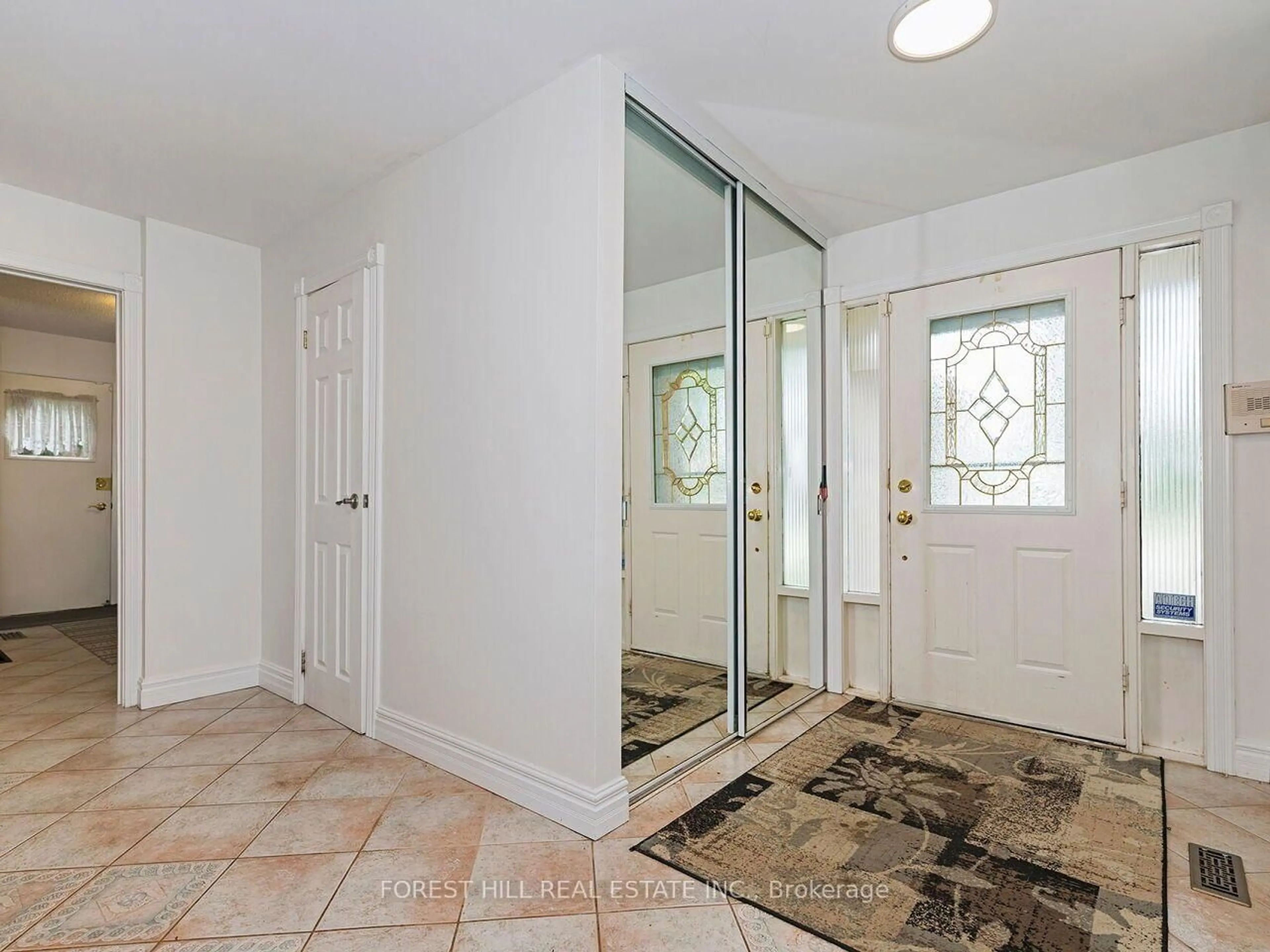 Indoor entryway for 6366 Miller's Grve, Mississauga Ontario L5N 3M7