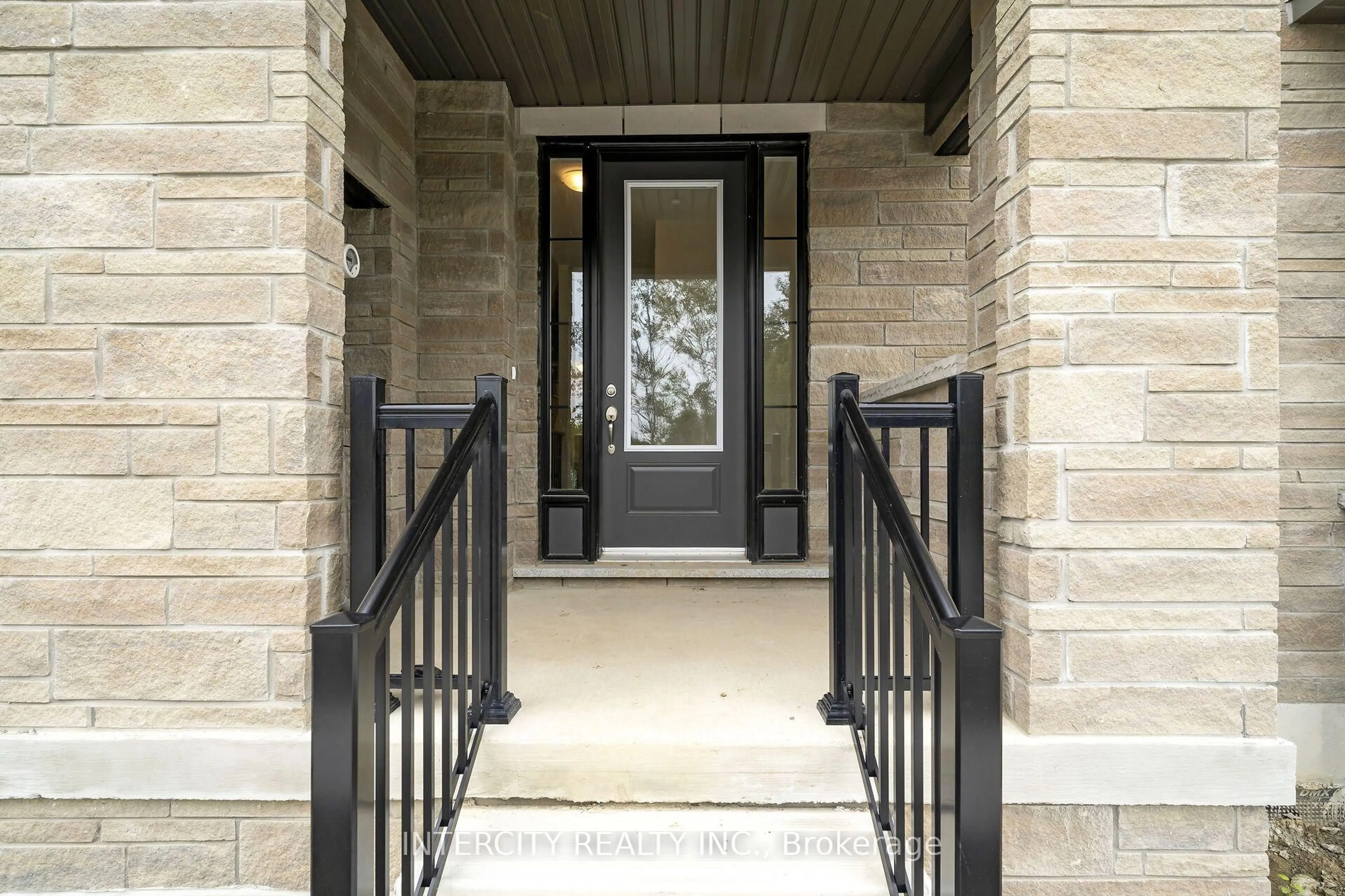 Indoor entryway for 13969 Chickadee Lane #20-104, Caledon Ontario L7E 4N1