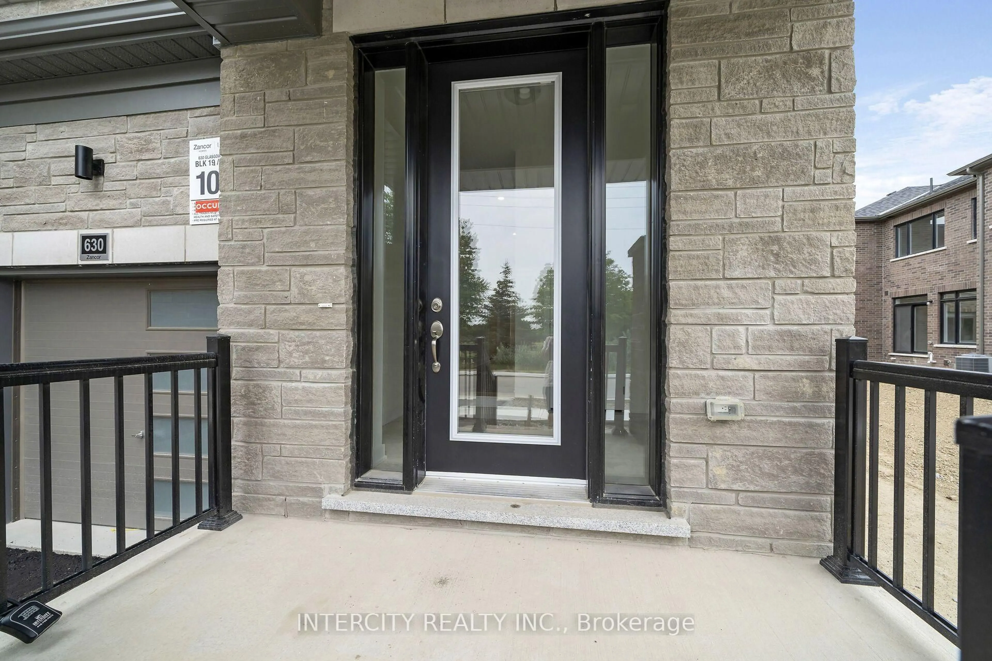 Indoor entryway for 630 Glasgow Rd #19-103, Caledon Ontario L7E 4N1