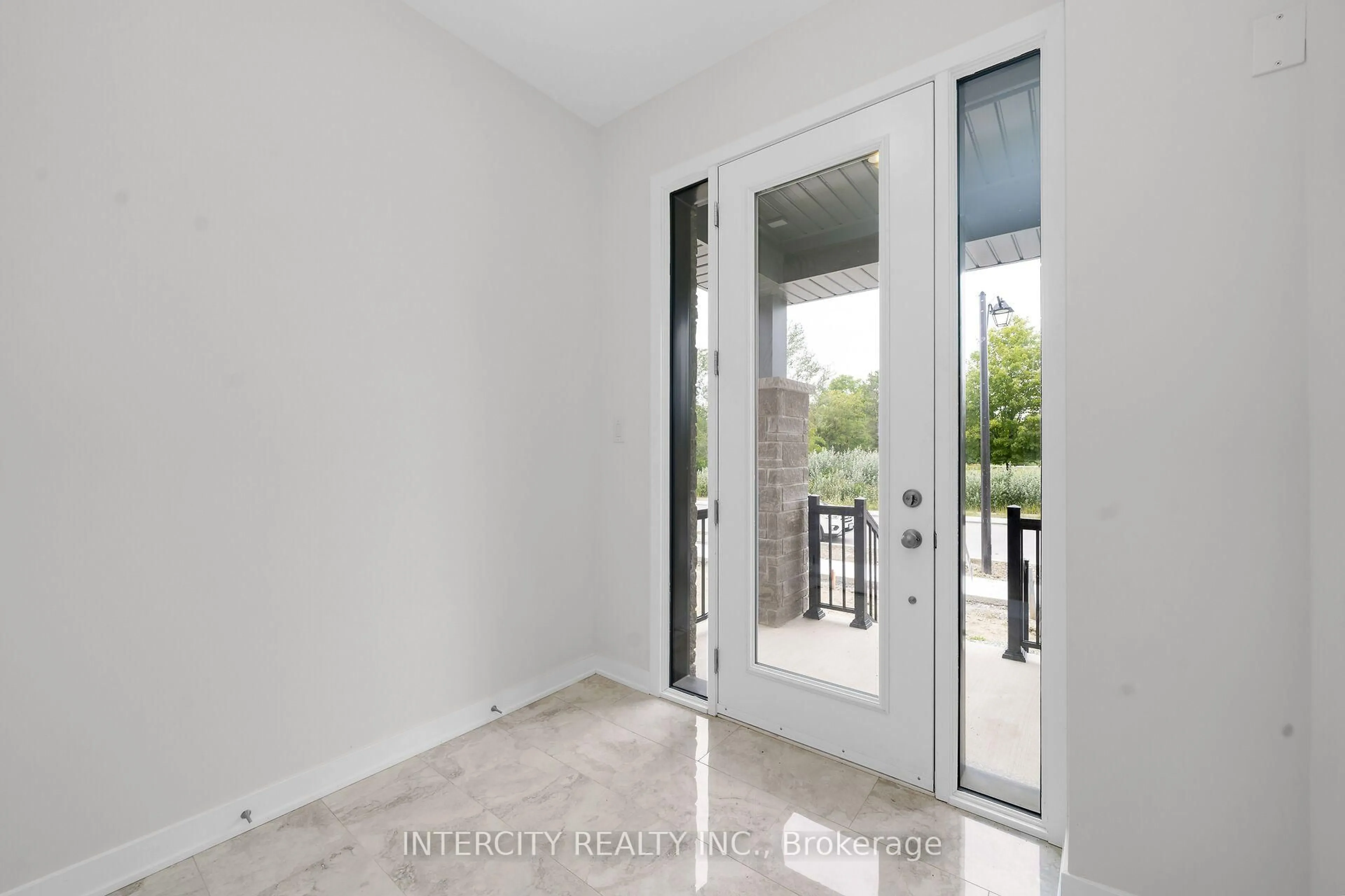 Indoor entryway for 630 Glasgow Rd #19-103, Caledon Ontario L7E 4N1