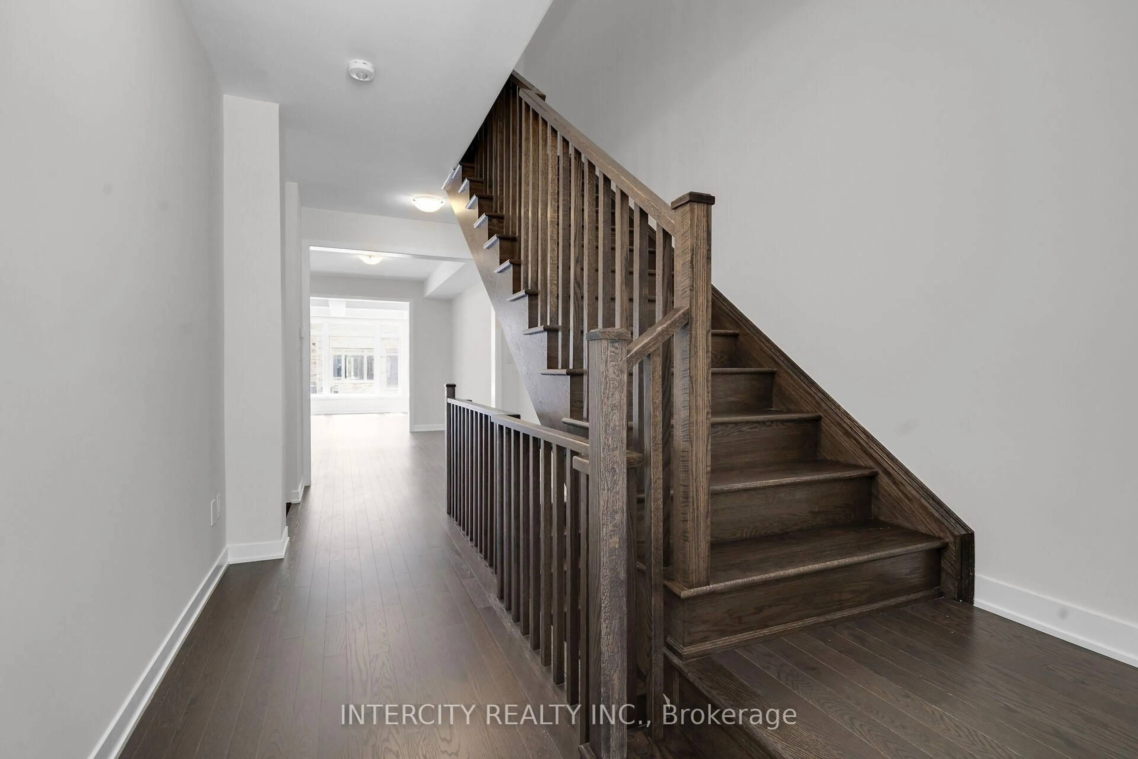 Indoor entryway for 624 Glasgow Rd #19-100, Caledon Ontario L7E 4N1