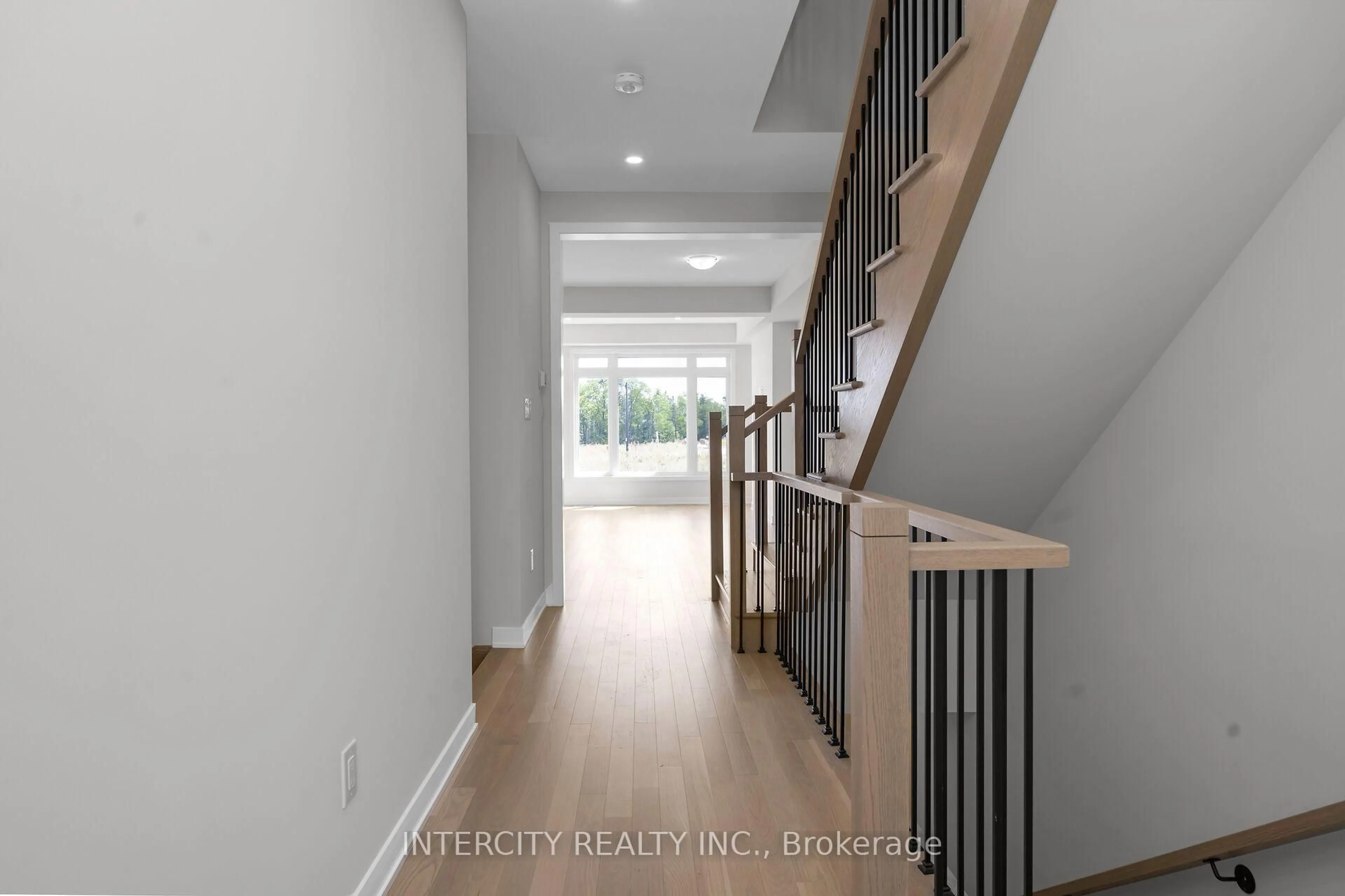 Indoor entryway for 604 Glasgow Rd #18-90, Caledon Ontario L7E 4N1