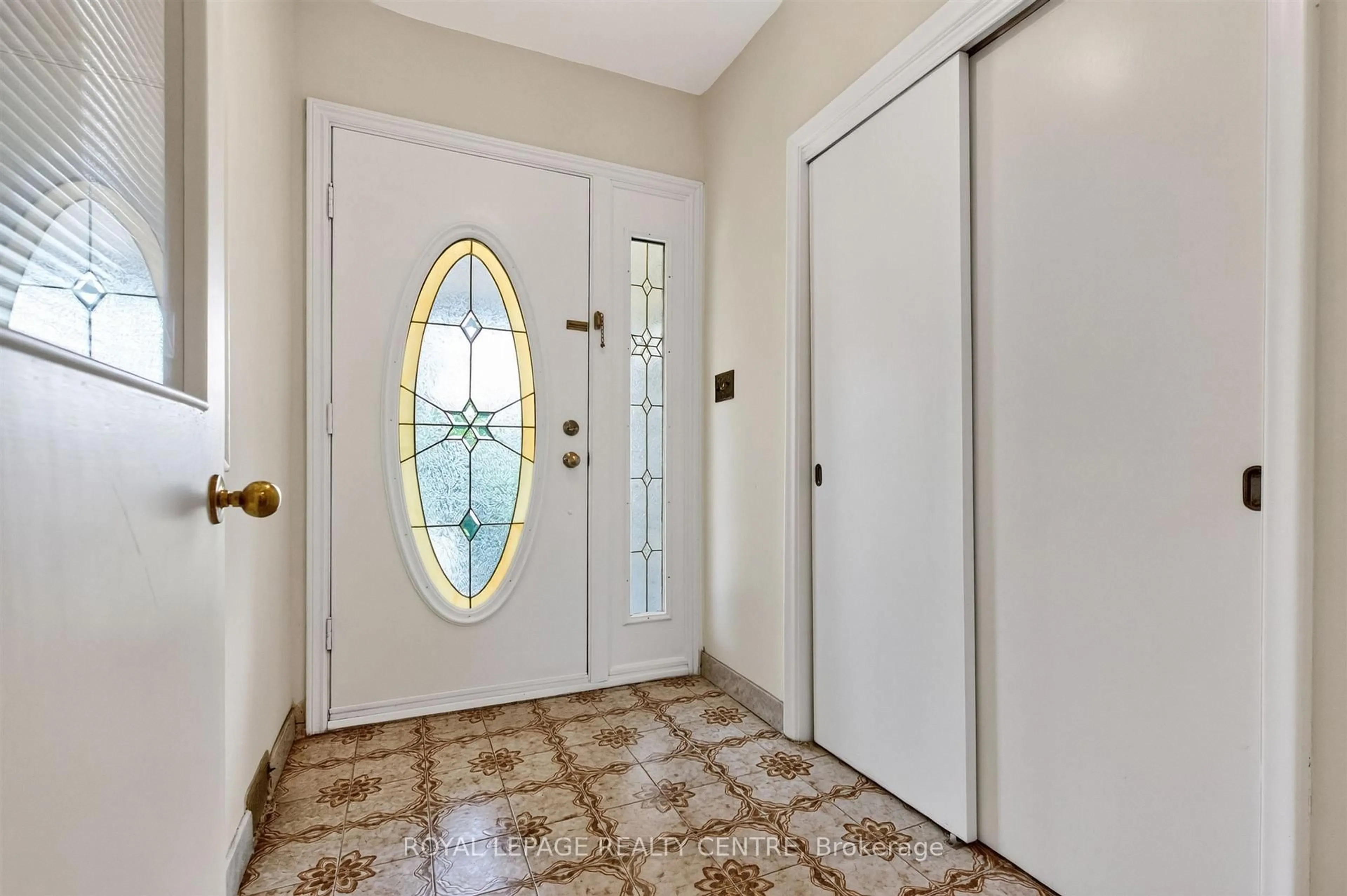 Indoor entryway for 22 Euphrasia Dr, Toronto Ontario M6B 3V9