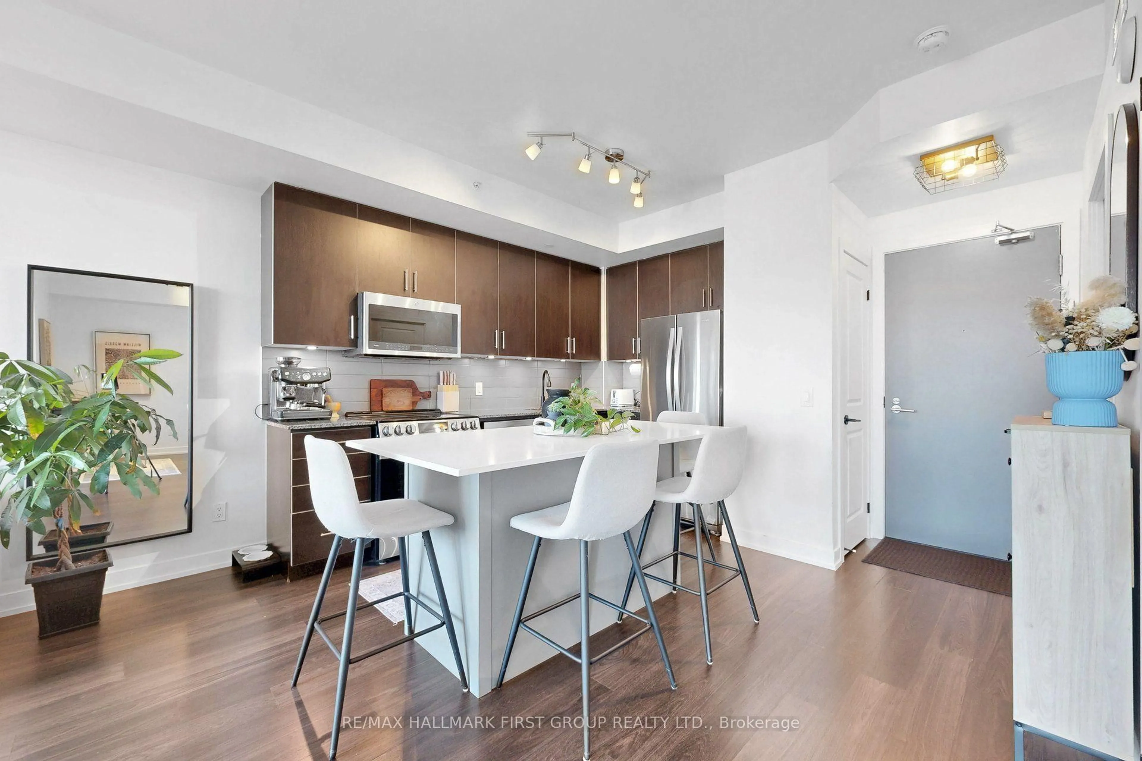 Open concept kitchen, wood/laminate floor for 8 Fieldway Rd #505, Toronto Ontario M8Z 3L1