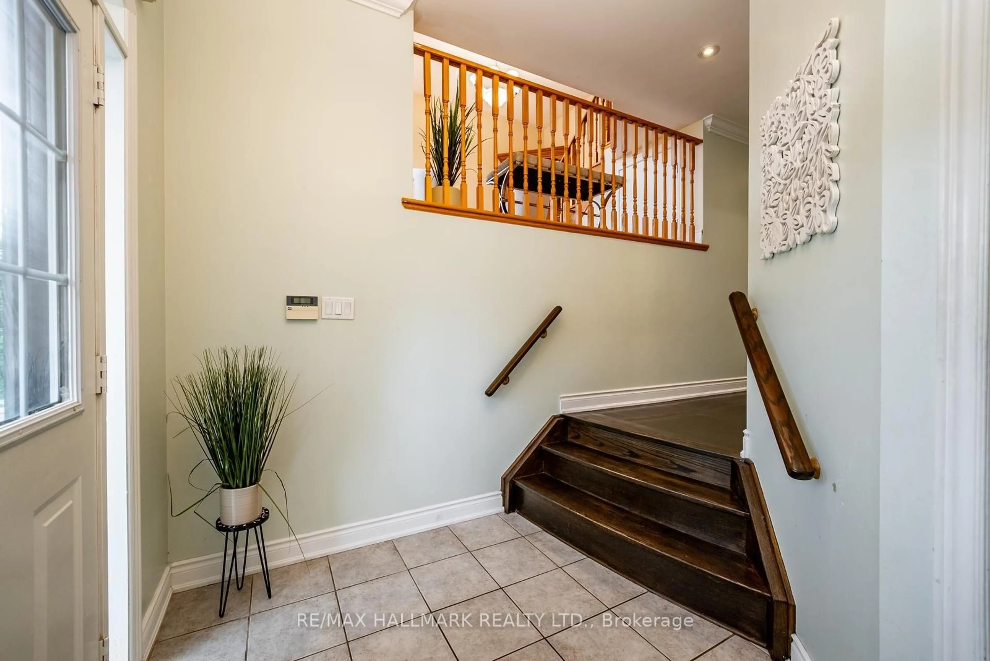 Indoor foyer for 9 Flatbush Lane, Brampton Ontario L7A 2R6