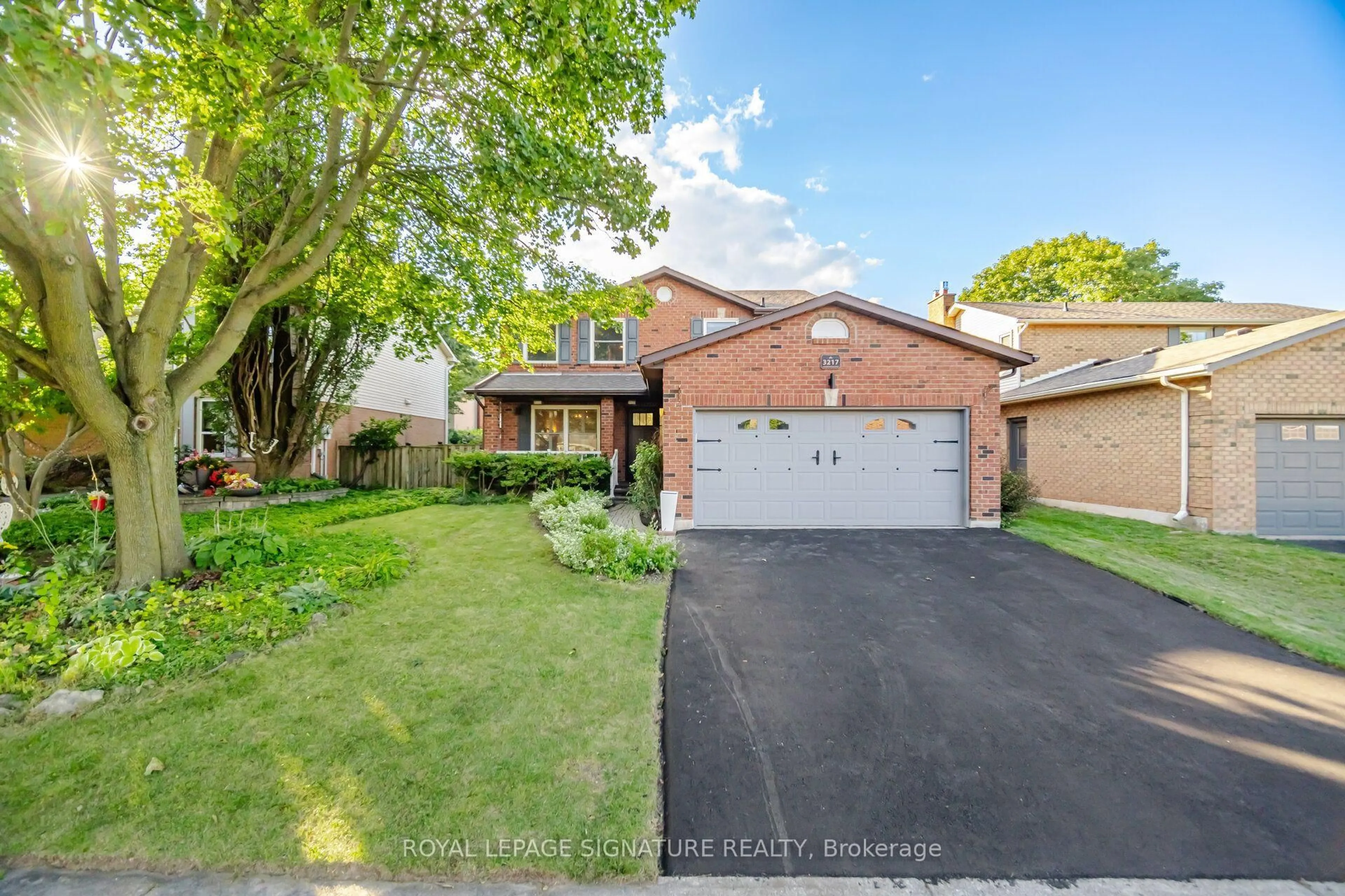 Home with brick exterior material, street for 3217 Hazelwood Ave, Burlington Ontario L7M 2V3