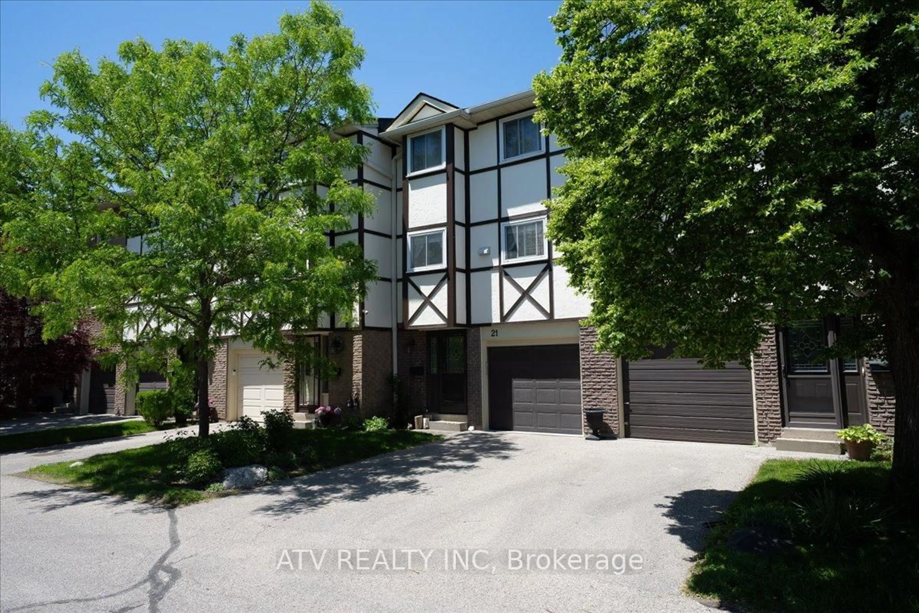 Home with brick exterior material, street for 1485 Gulleden Dr #21, Mississauga Ontario L4X 2T2