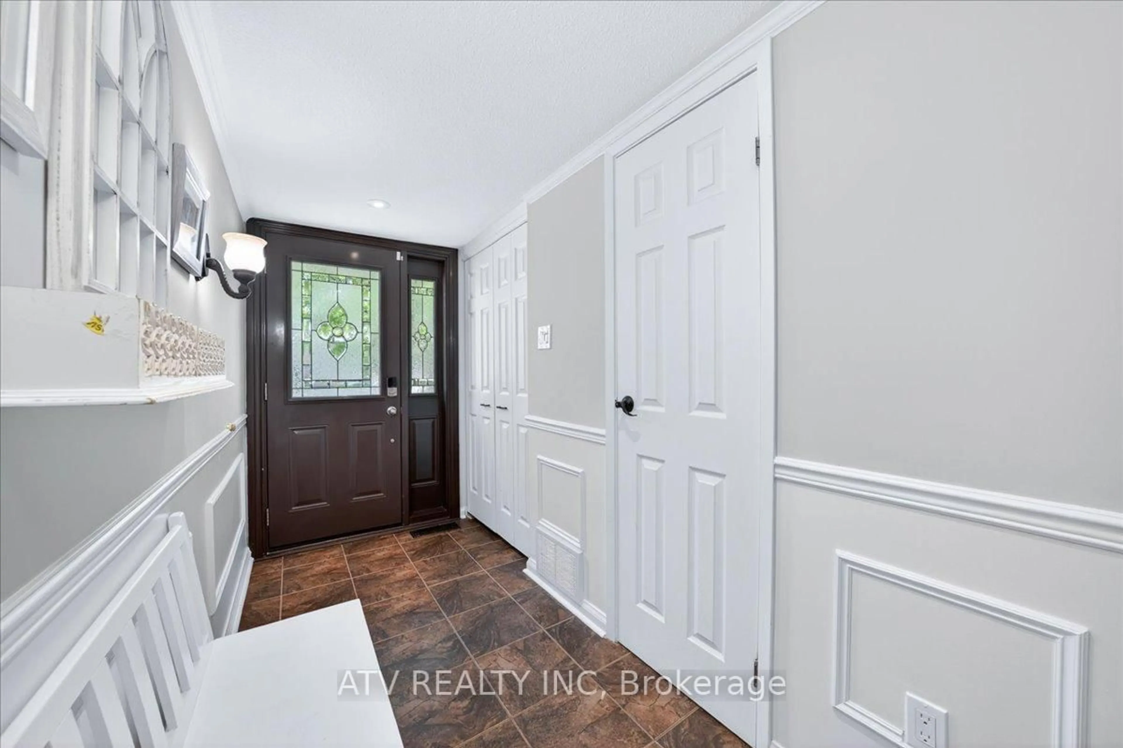 Indoor entryway for 1485 Gulleden Dr #21, Mississauga Ontario L4X 2T2