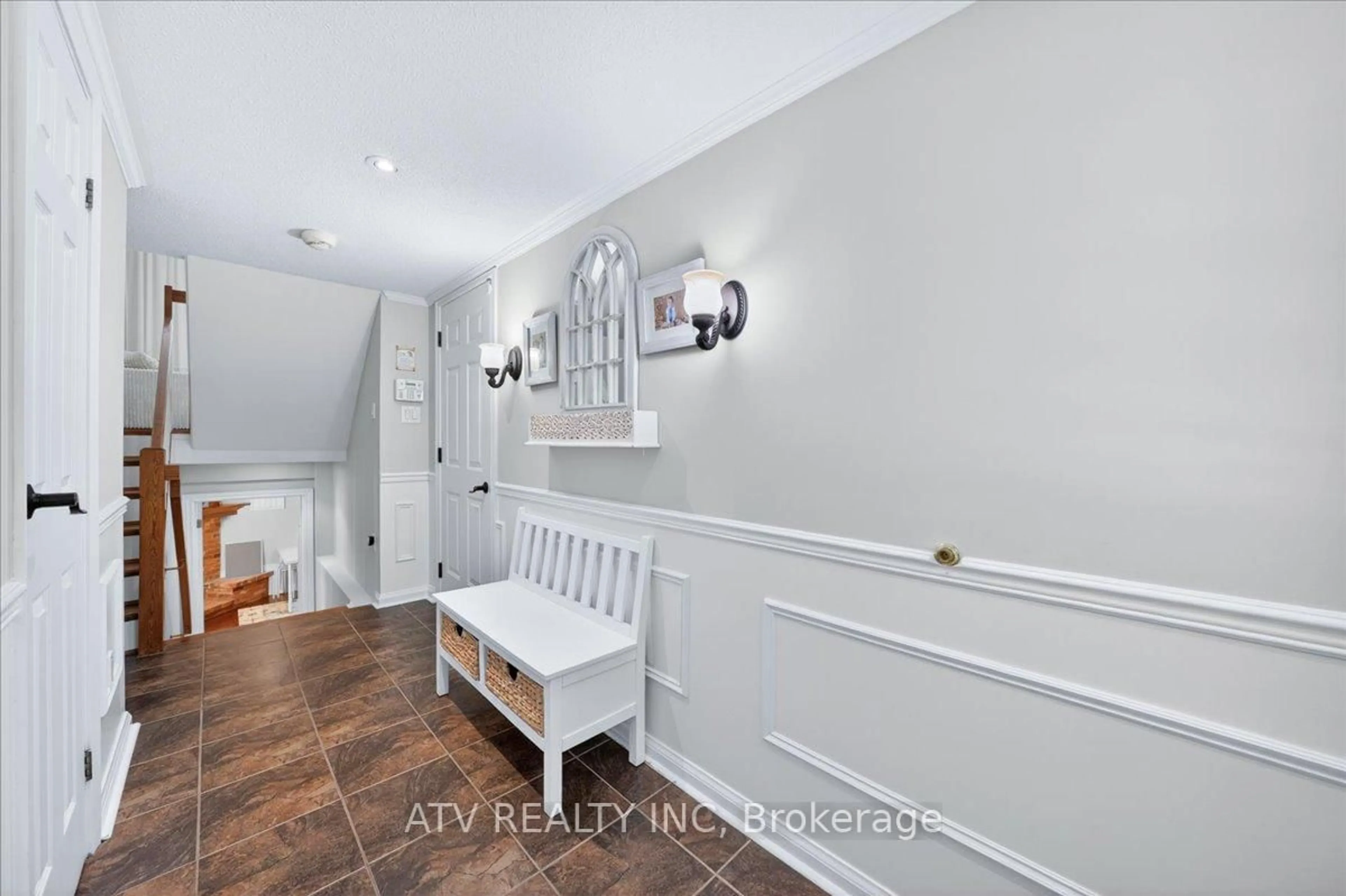 Indoor entryway for 1485 Gulleden Dr #21, Mississauga Ontario L4X 2T2