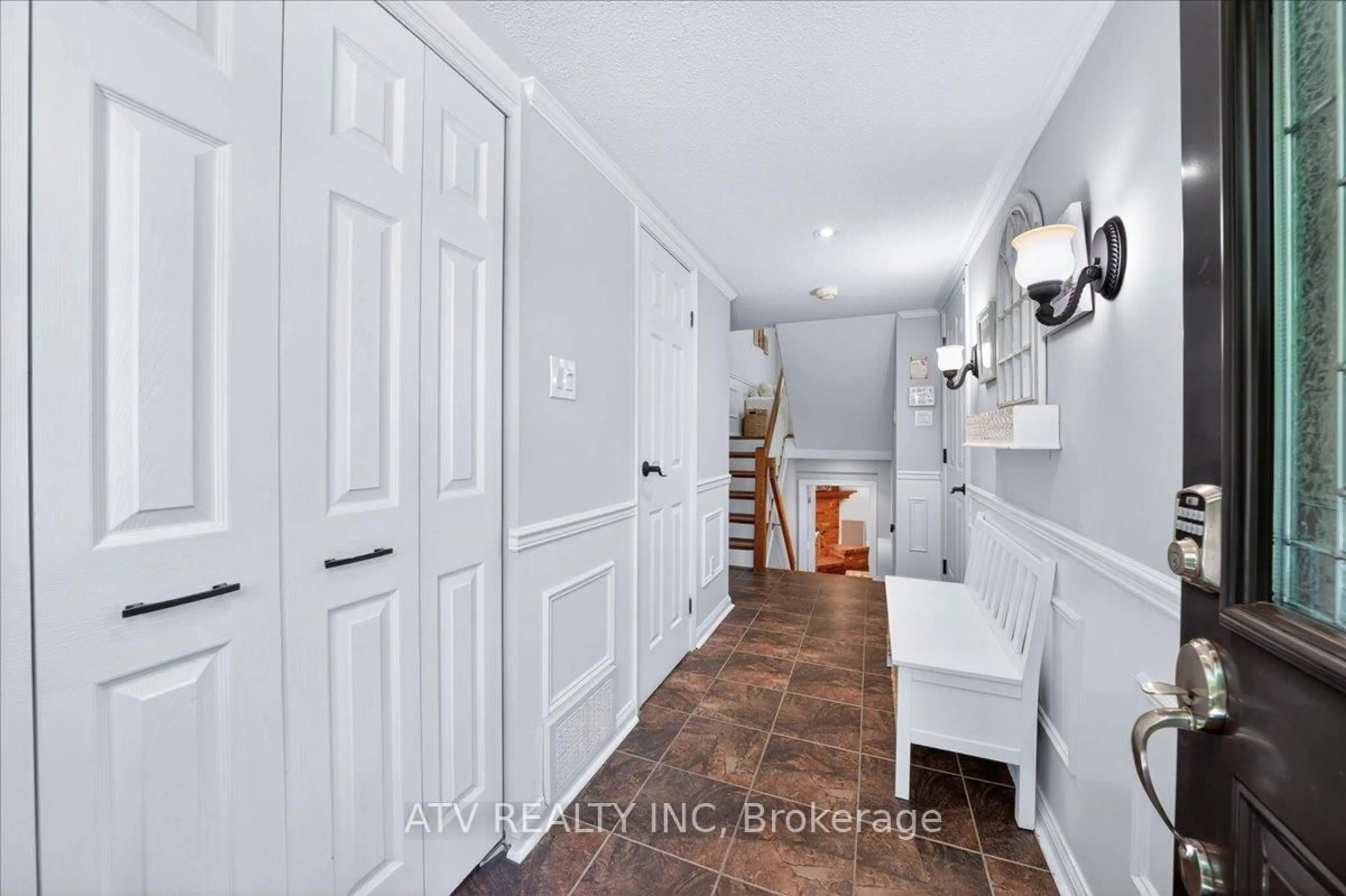 Indoor entryway for 1485 Gulleden Dr #21, Mississauga Ontario L4X 2T2