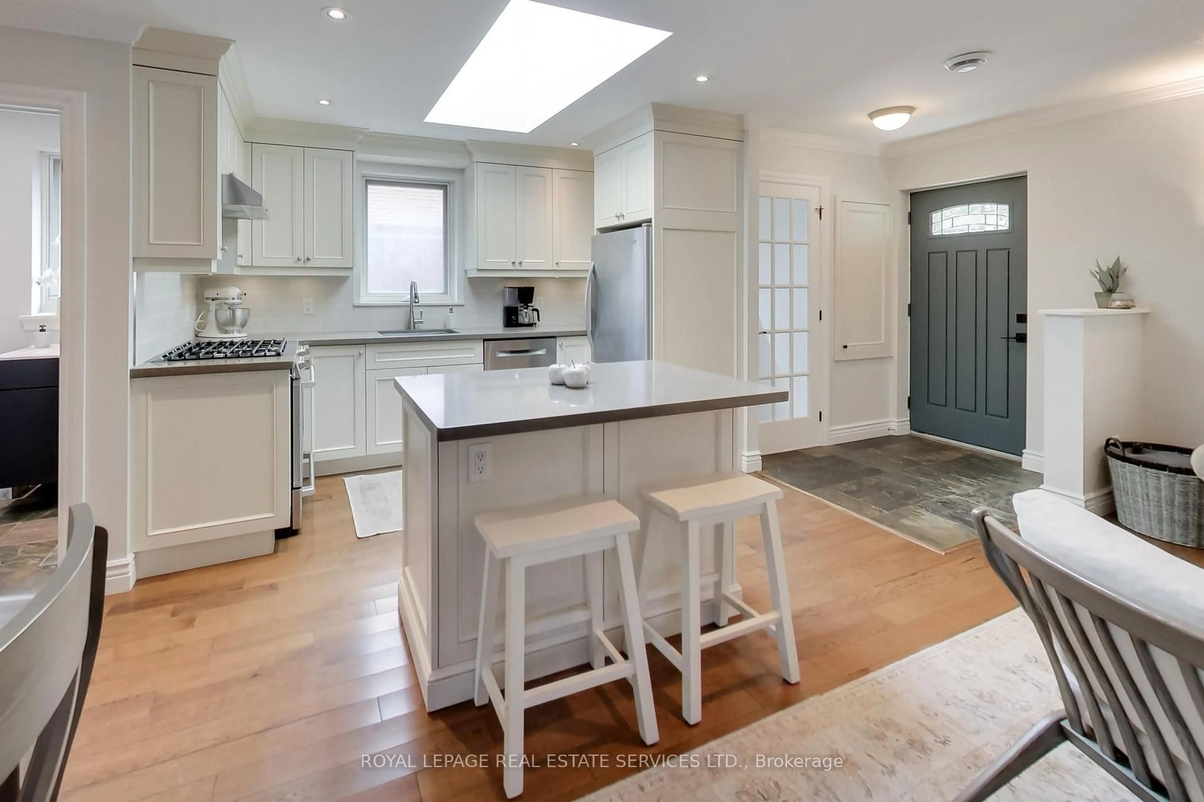 Open concept kitchen, ceramic/tile floor for 21 Parker Ave, Toronto Ontario M8Z 4L6