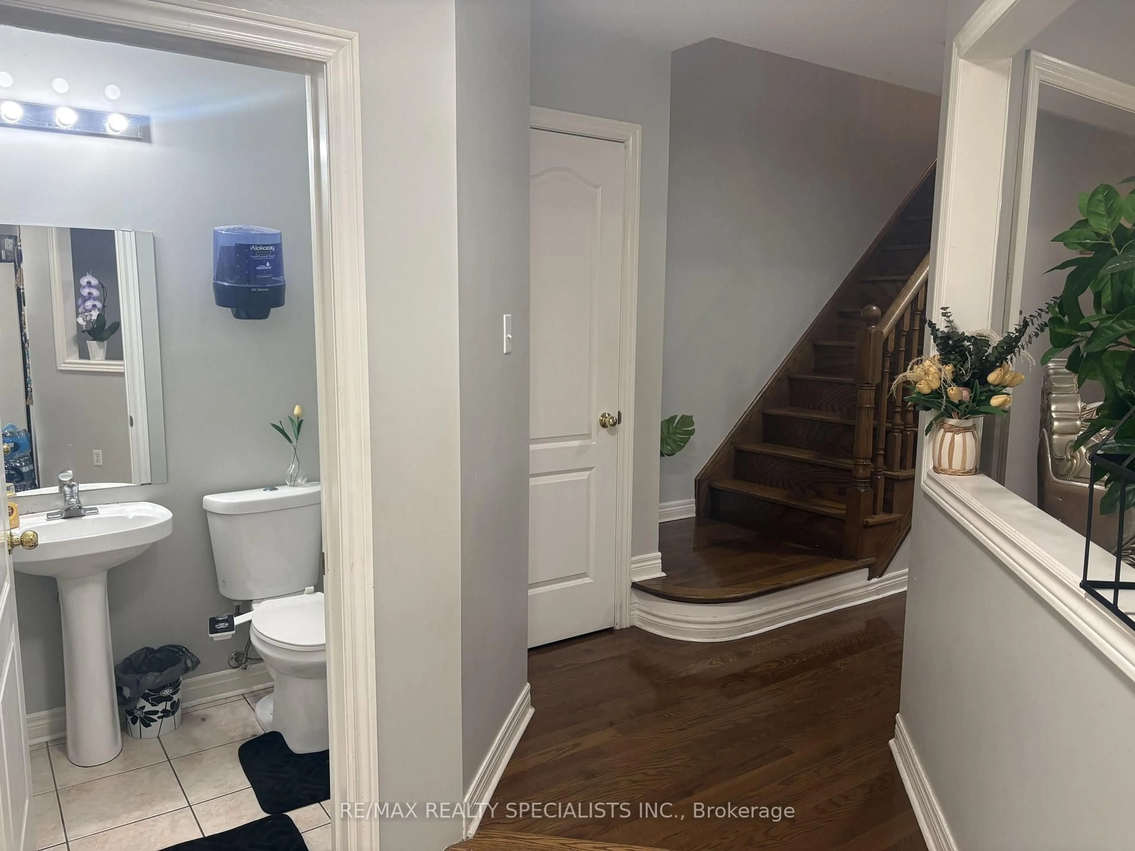 Indoor entryway for 3137 Bentley Dr, Mississauga Ontario L5M 6V8