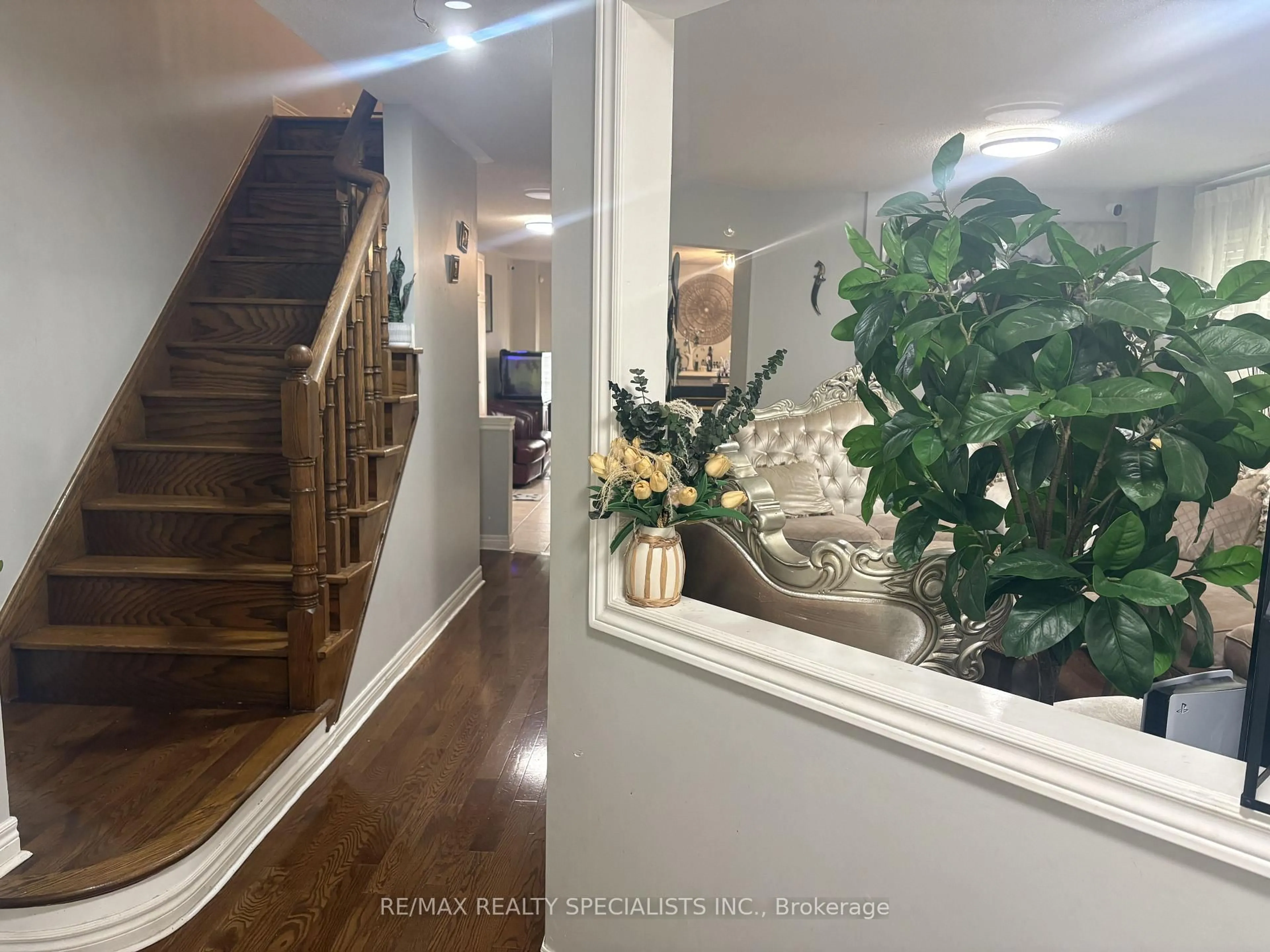 Indoor entryway for 3137 Bentley Dr, Mississauga Ontario L5M 6V8