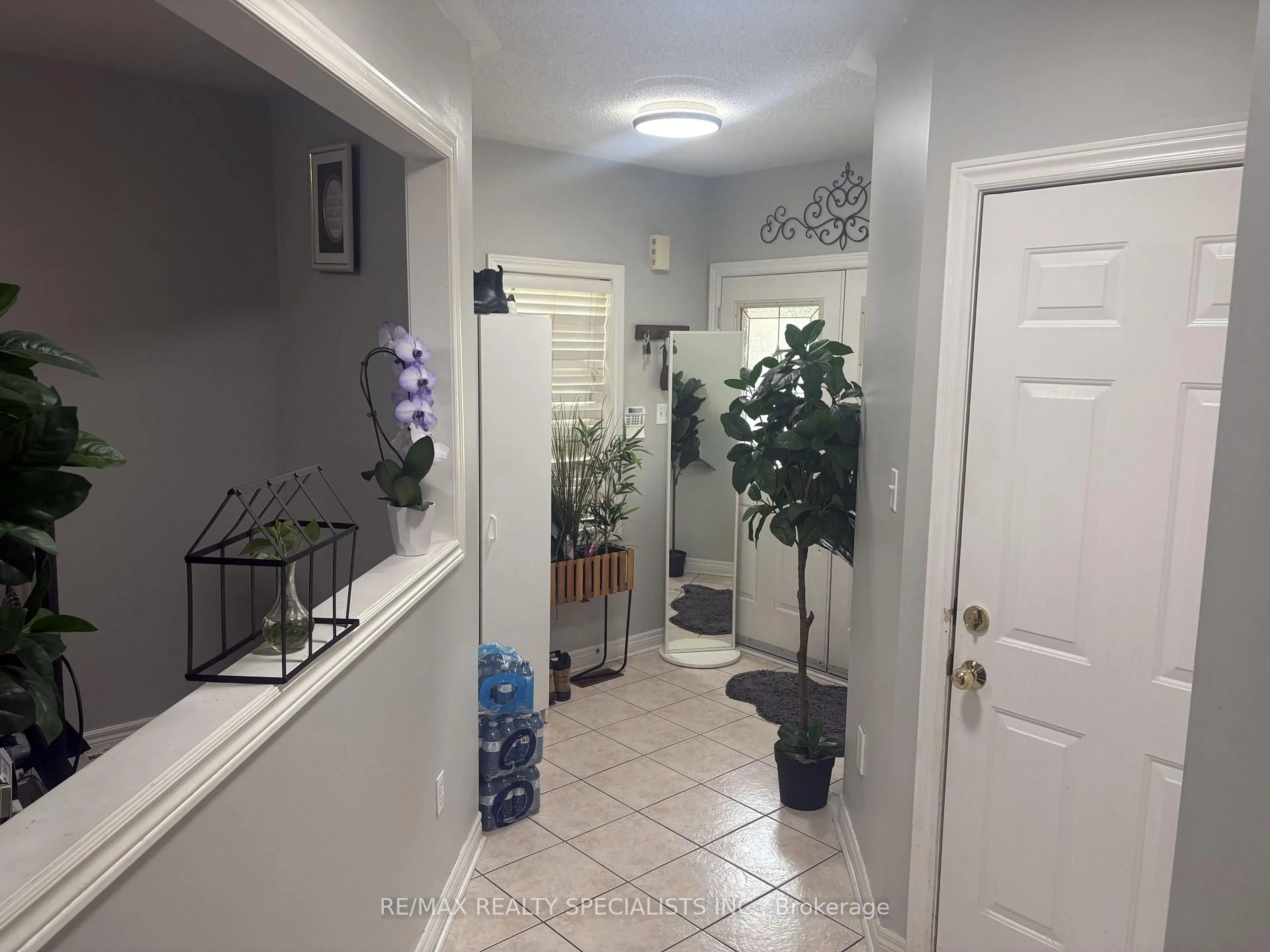 Indoor entryway for 3137 Bentley Dr, Mississauga Ontario L5M 6V8