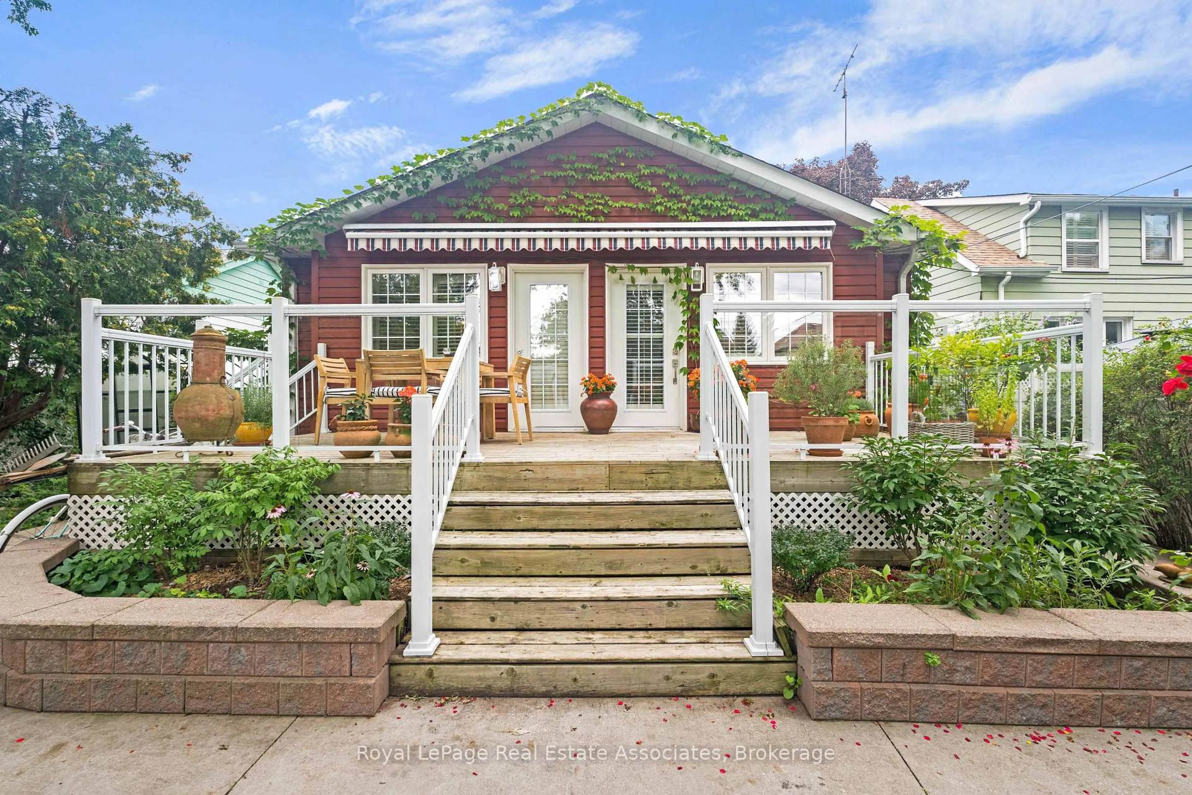 Patio, street for 101 Denison Ave, Brampton Ontario L6X 1E9
