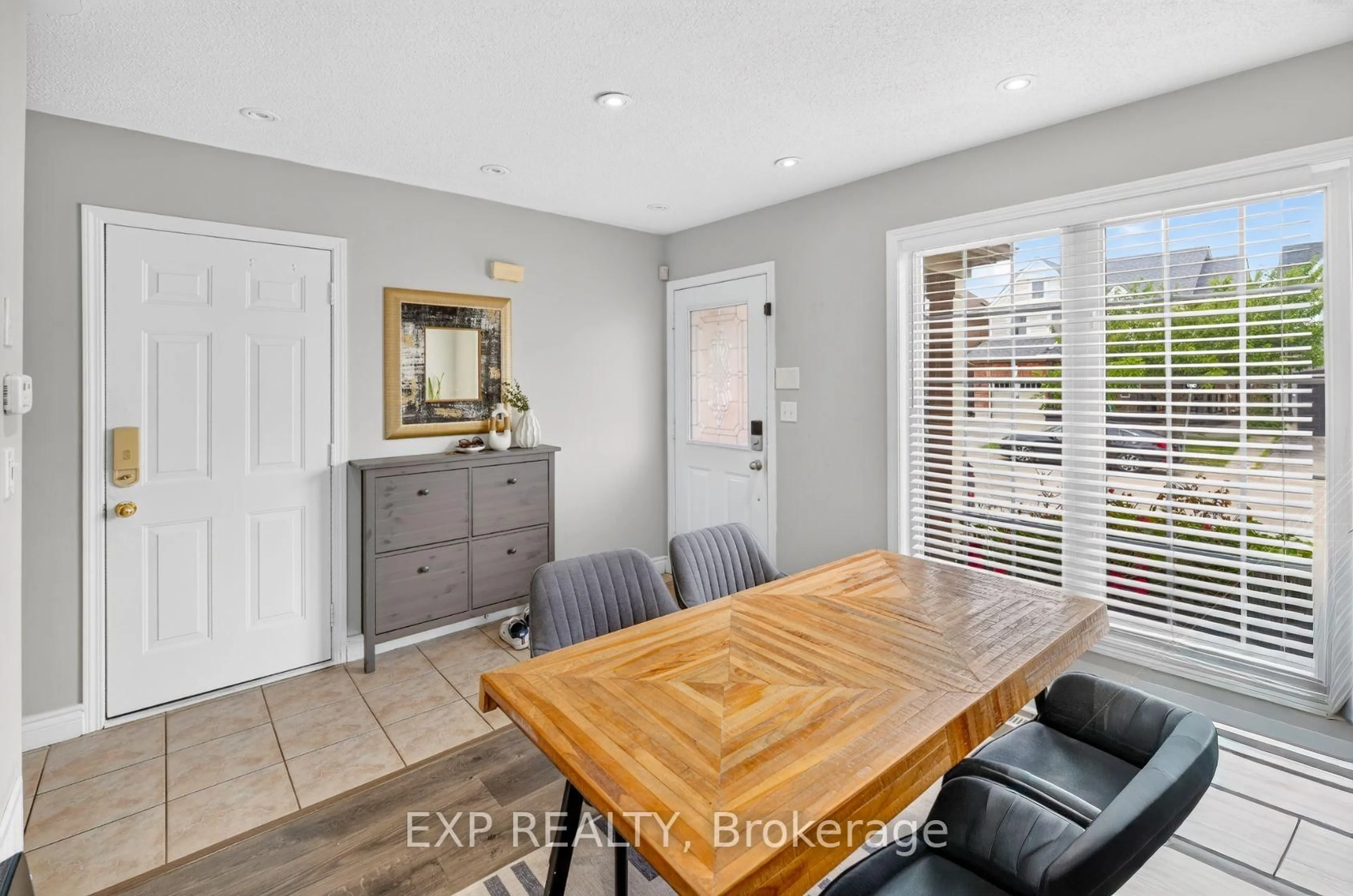 Dining room, unknown for 1008 Cooper Ave, Milton Ontario L9T 5W7