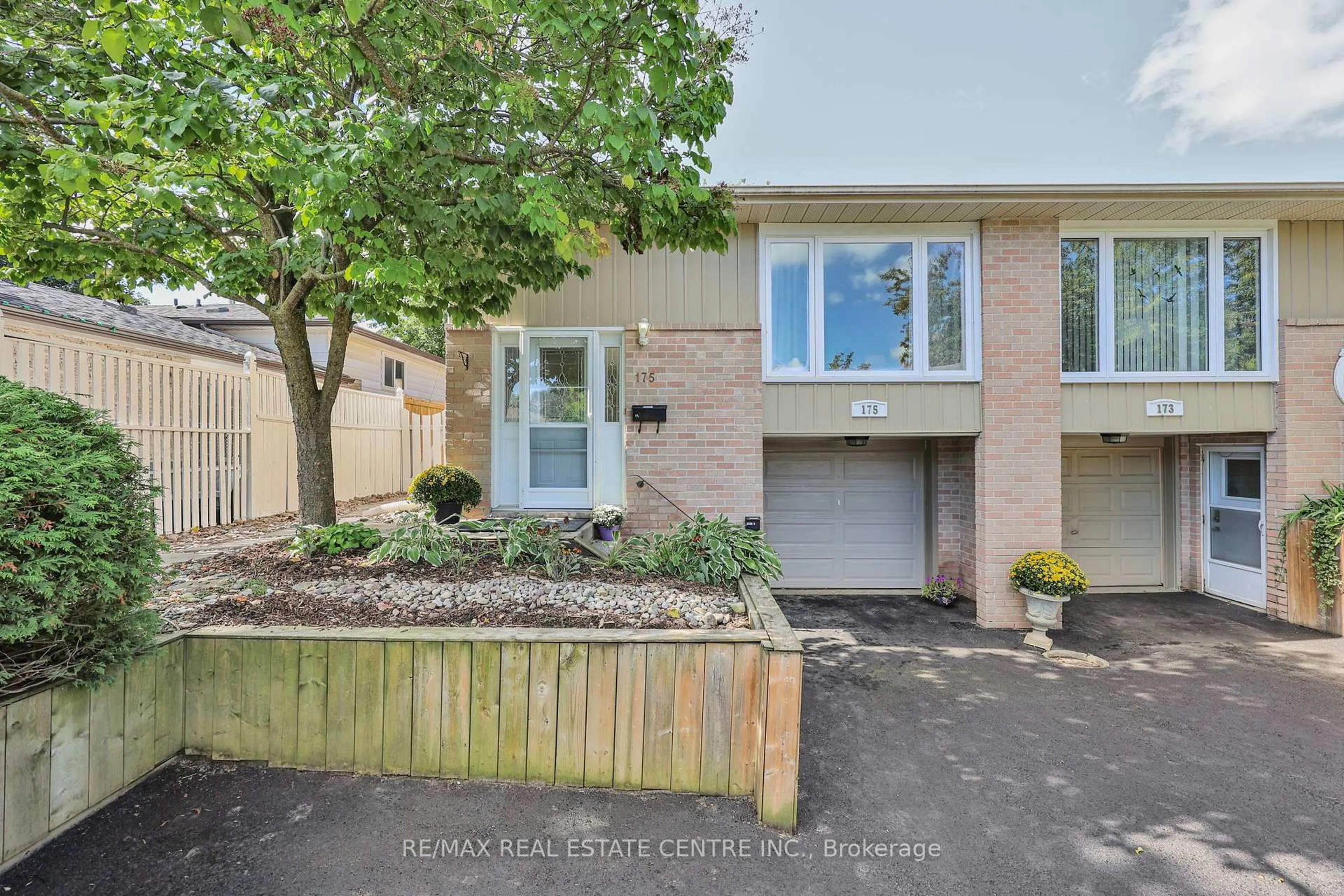 A pic from outside/outdoor area/front of a property/back of a property/a pic from drone, street for 175 Burbank Cres, Orangeville Ontario L9W 3H7
