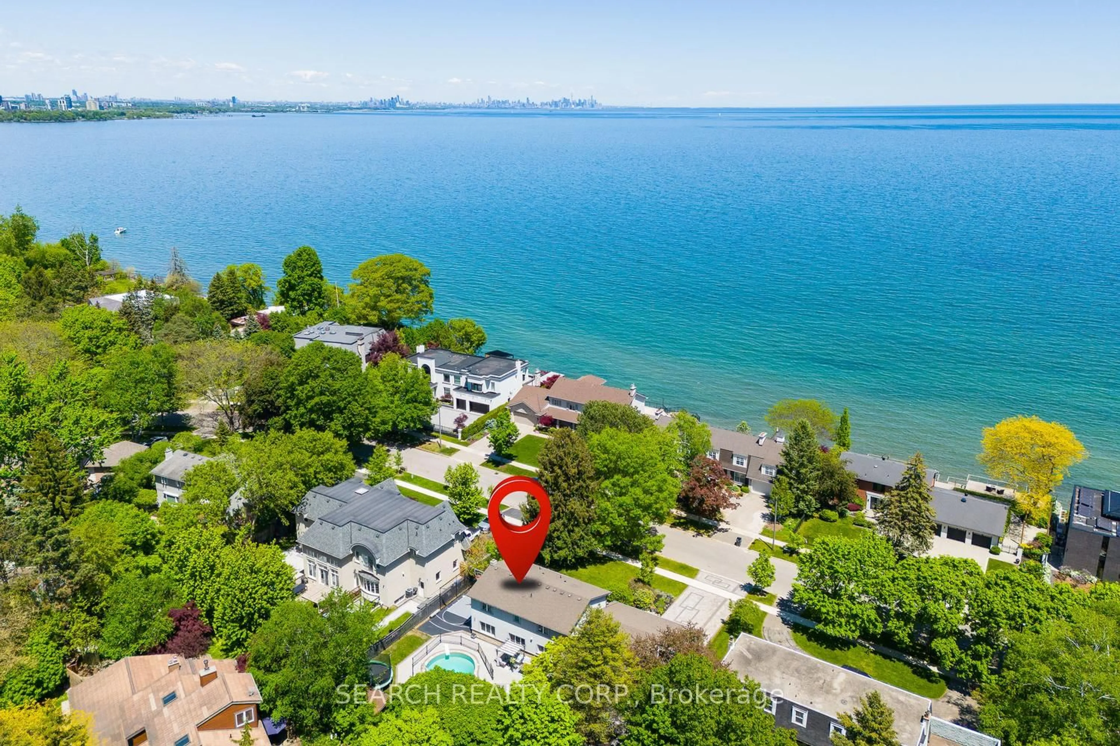A pic from outside/outdoor area/front of a property/back of a property/a pic from drone, water/lake/river/ocean view for 1421 Watersedge Rd, Mississauga Ontario L5J 1A3