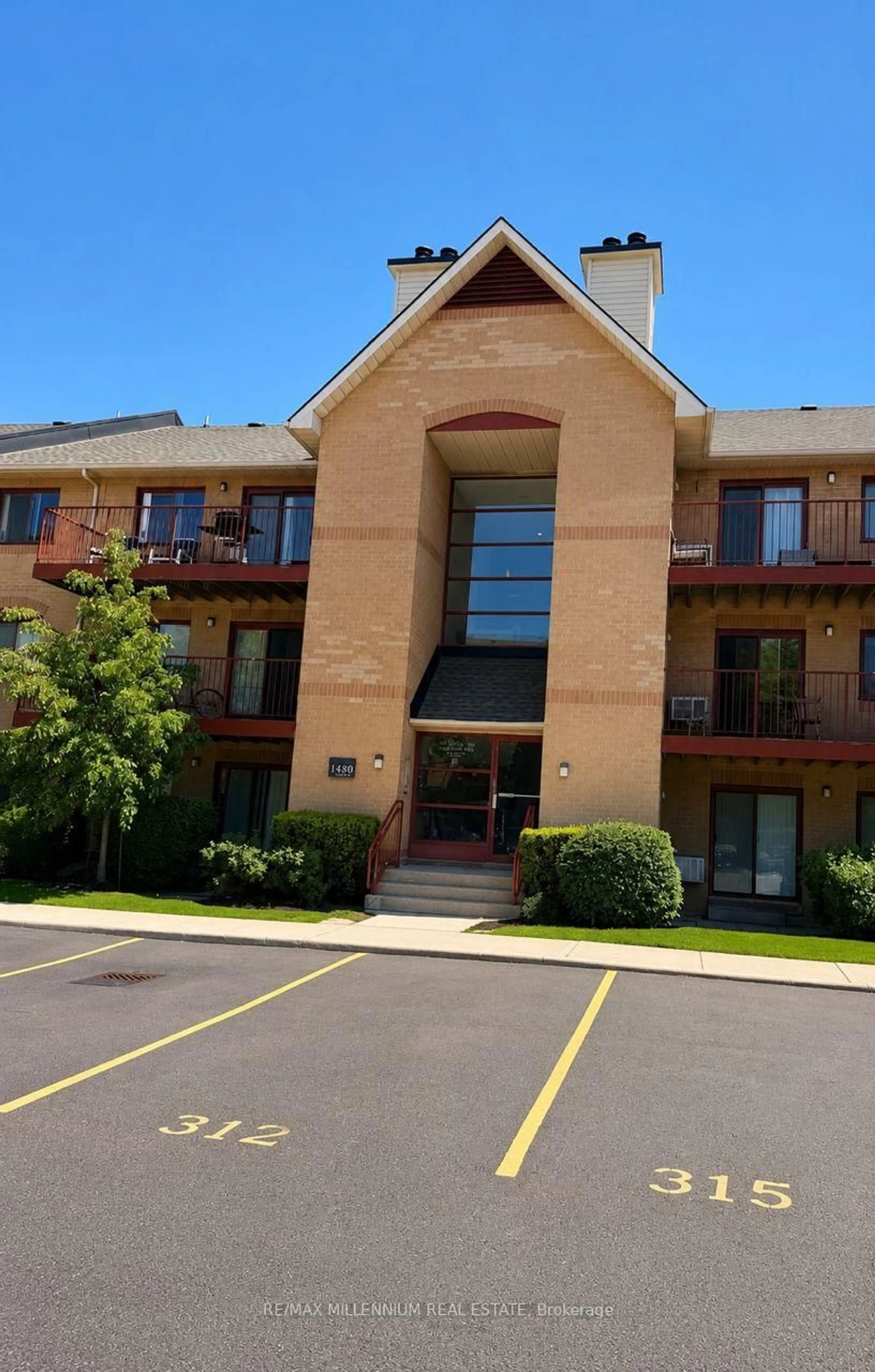 Indoor foyer for 1480 Pilgrims Way #1613, Oakville Ontario L6M 3G7