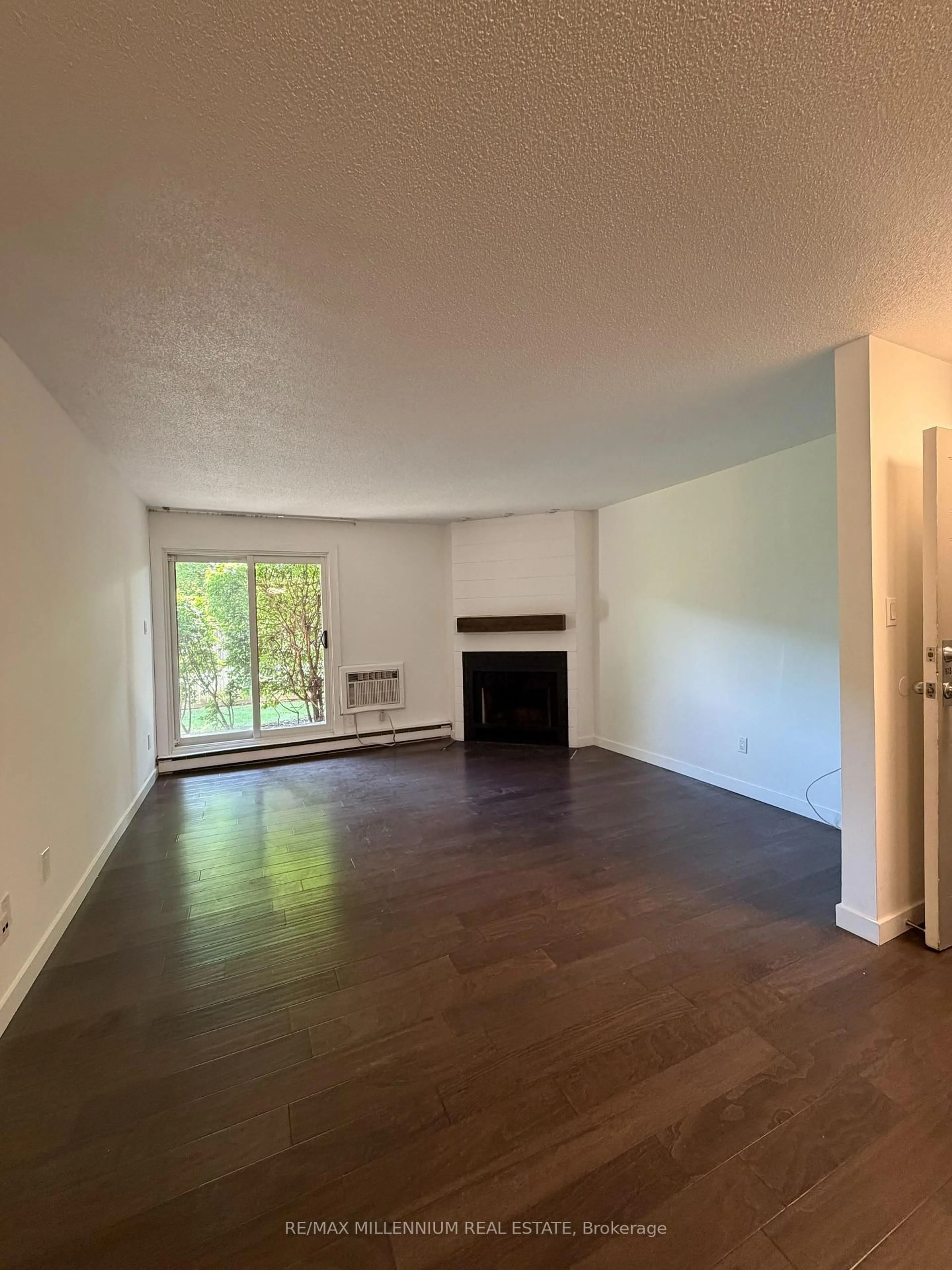 A pic of a room for 1480 Pilgrims Way #1613, Oakville Ontario L6M 3G7