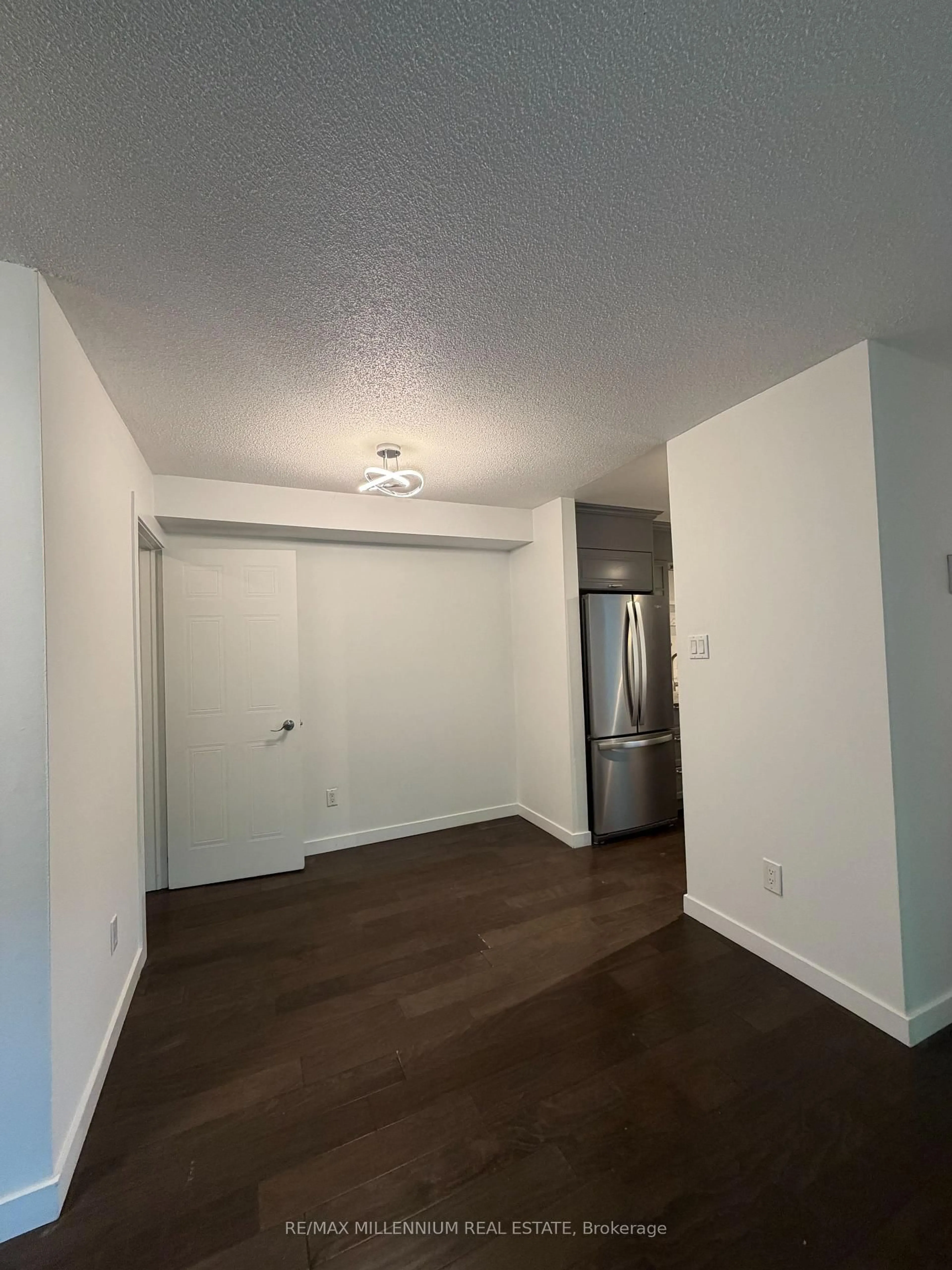 A pic of a room for 1480 Pilgrims Way #1613, Oakville Ontario L6M 3G7