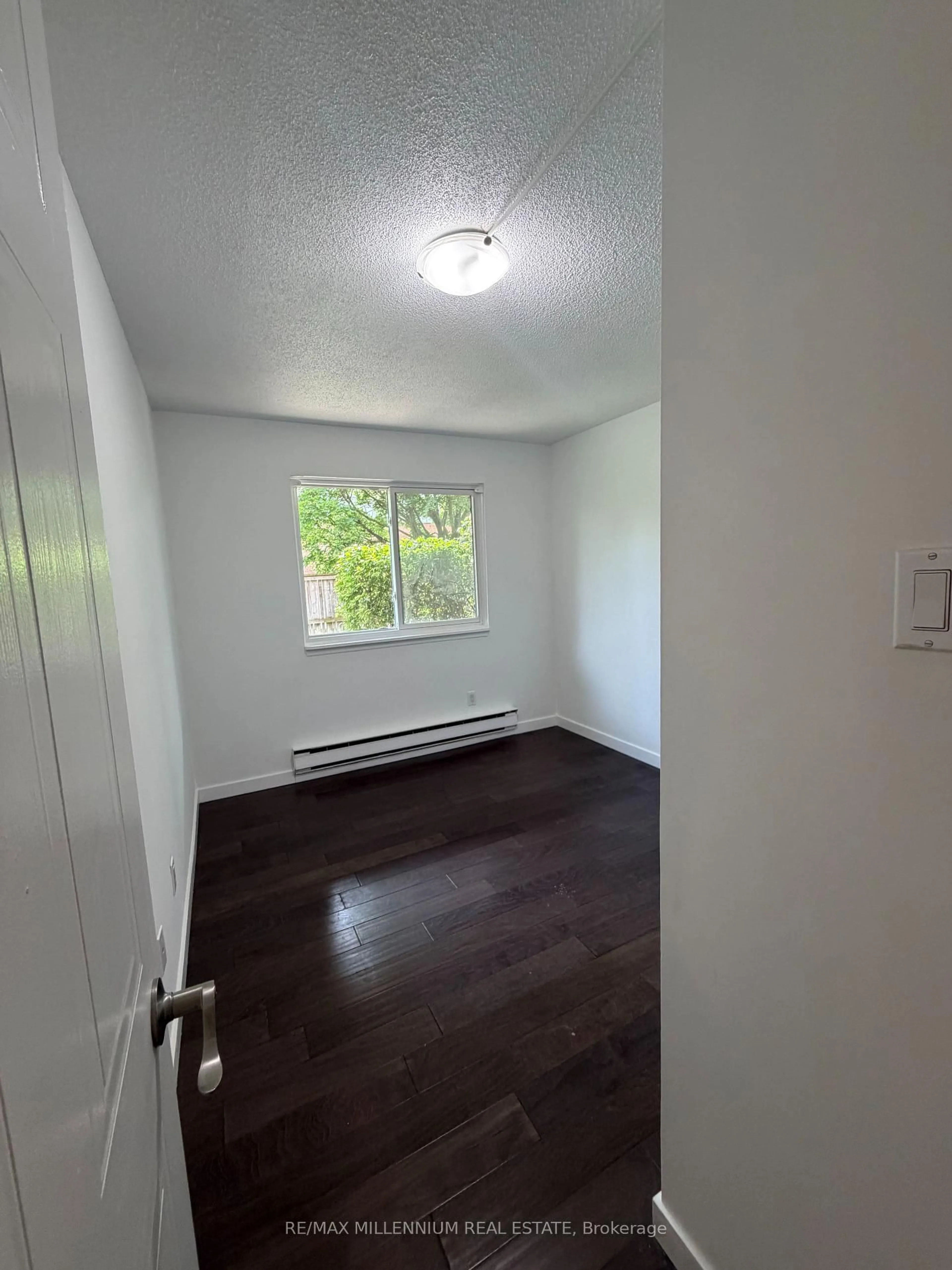 A pic of a room for 1480 Pilgrims Way #1613, Oakville Ontario L6M 3G7