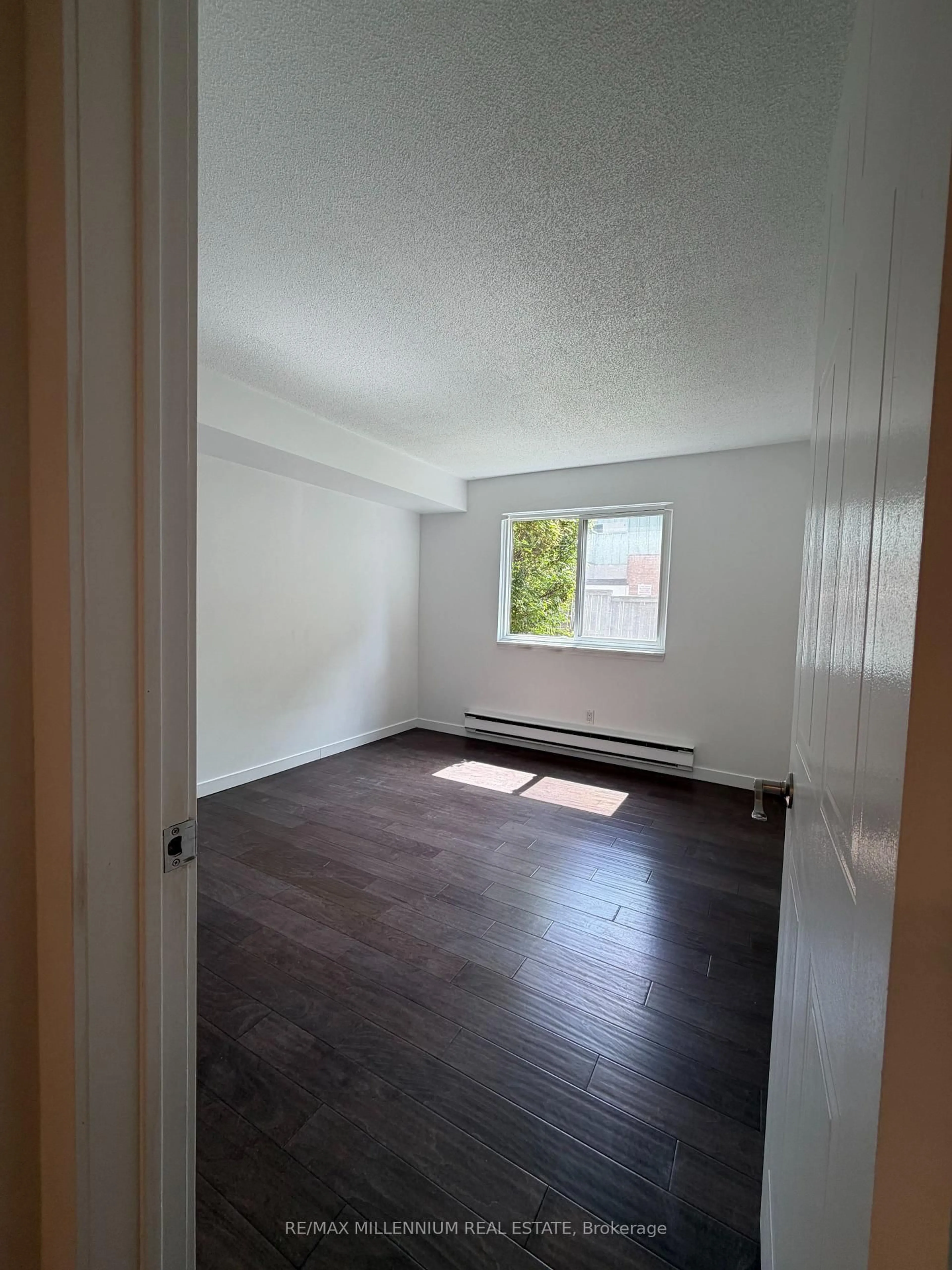 A pic of a room for 1480 Pilgrims Way #1613, Oakville Ontario L6M 3G7