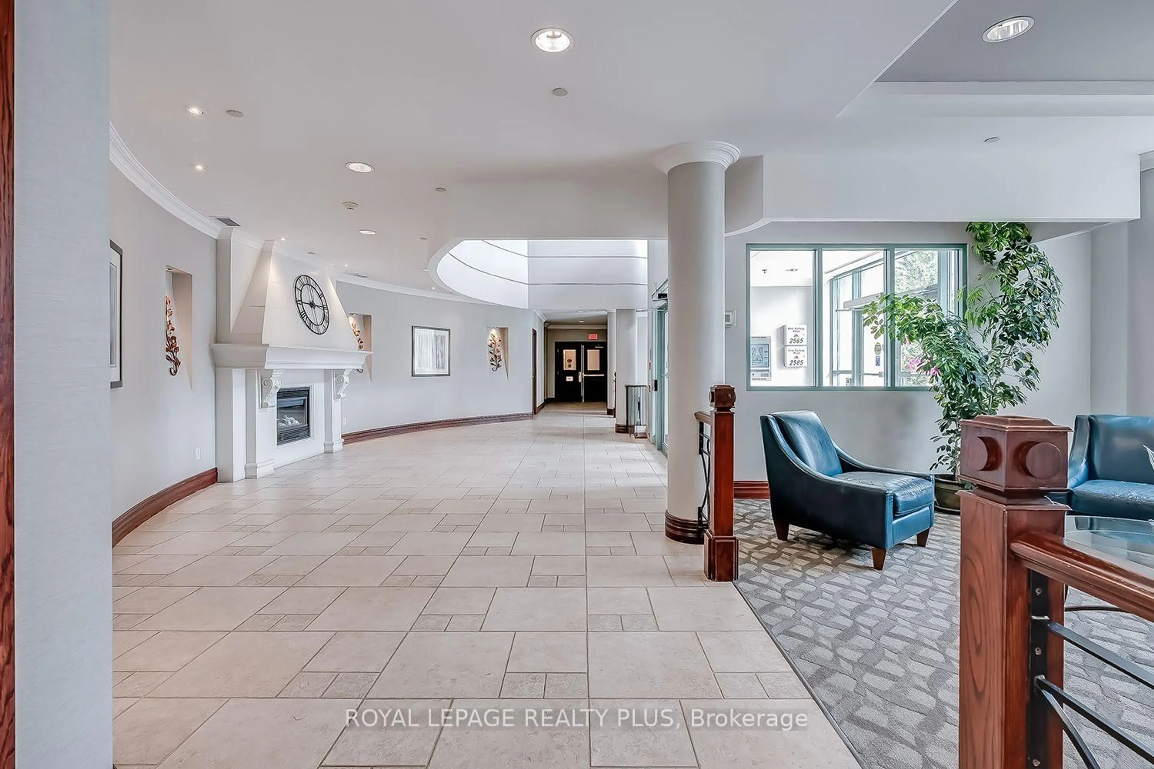 Lobby for 2585 Erin Centre Blvd #1101, Mississauga Ontario L5M 6Z7