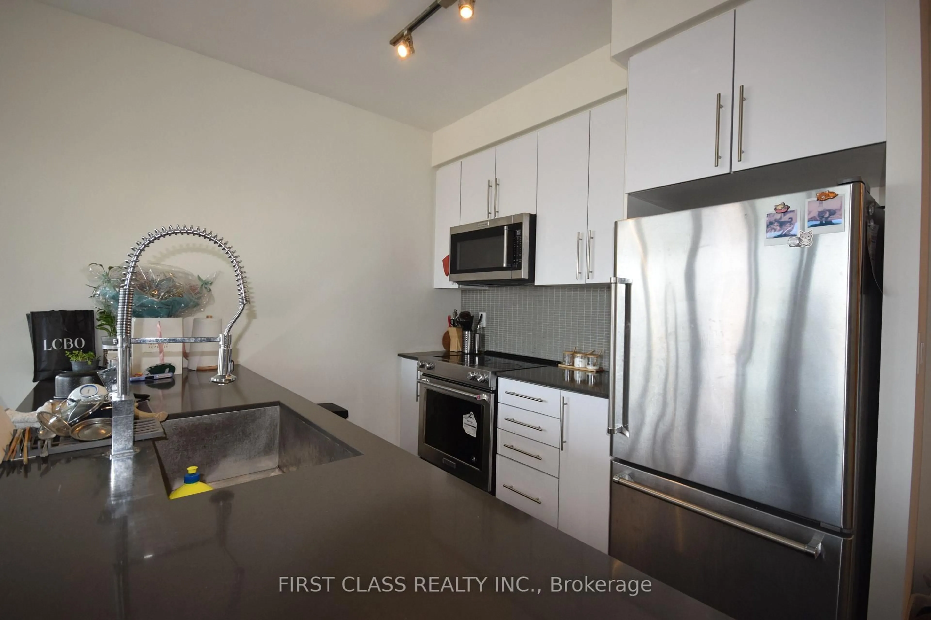 Standard kitchen, unknown for 510 Curran Pl #3109, Mississauga Ontario L5B 0J8