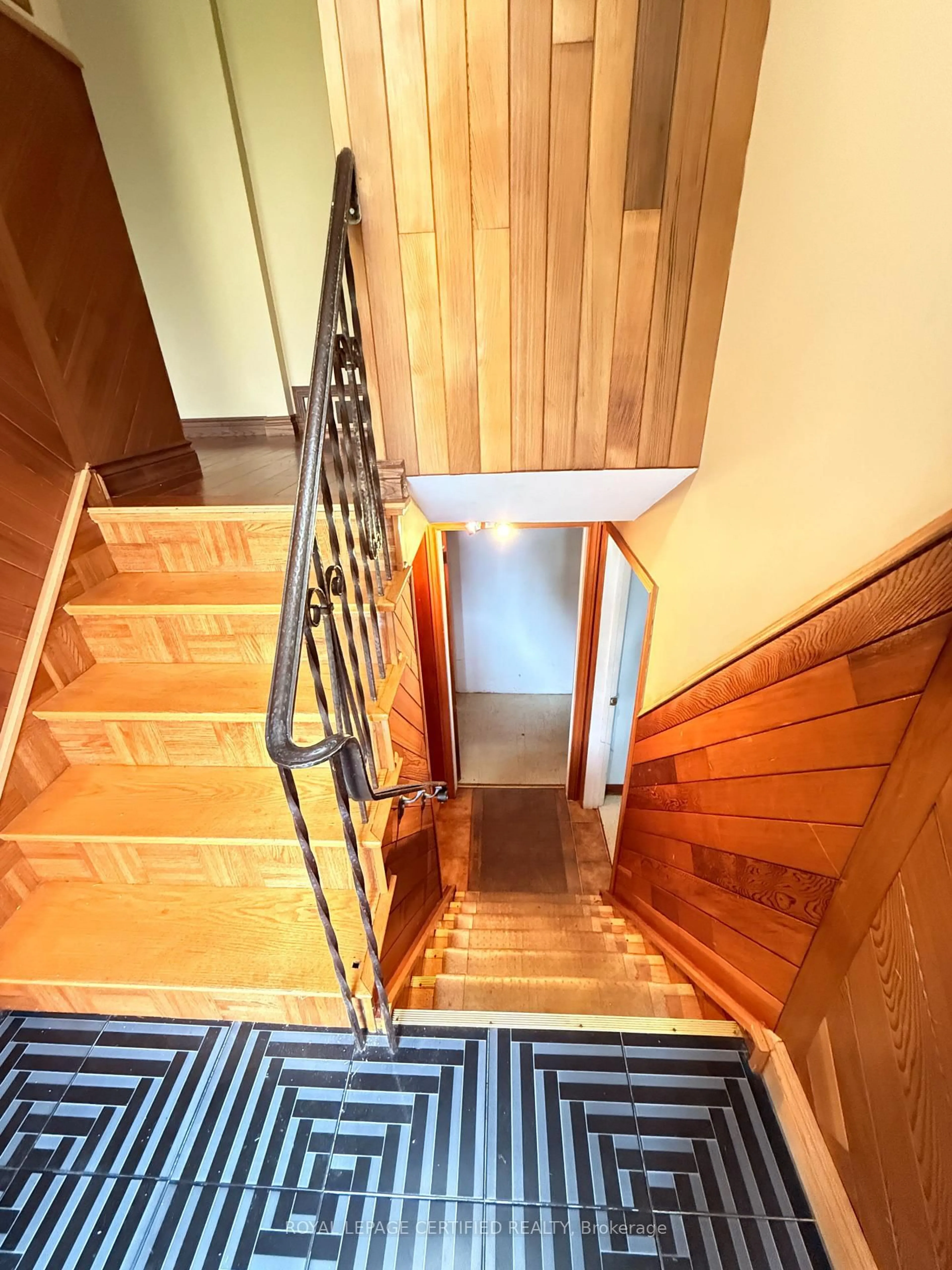 Stairs for 1398 Wren Ave, Oakville Ontario L6L 2V6