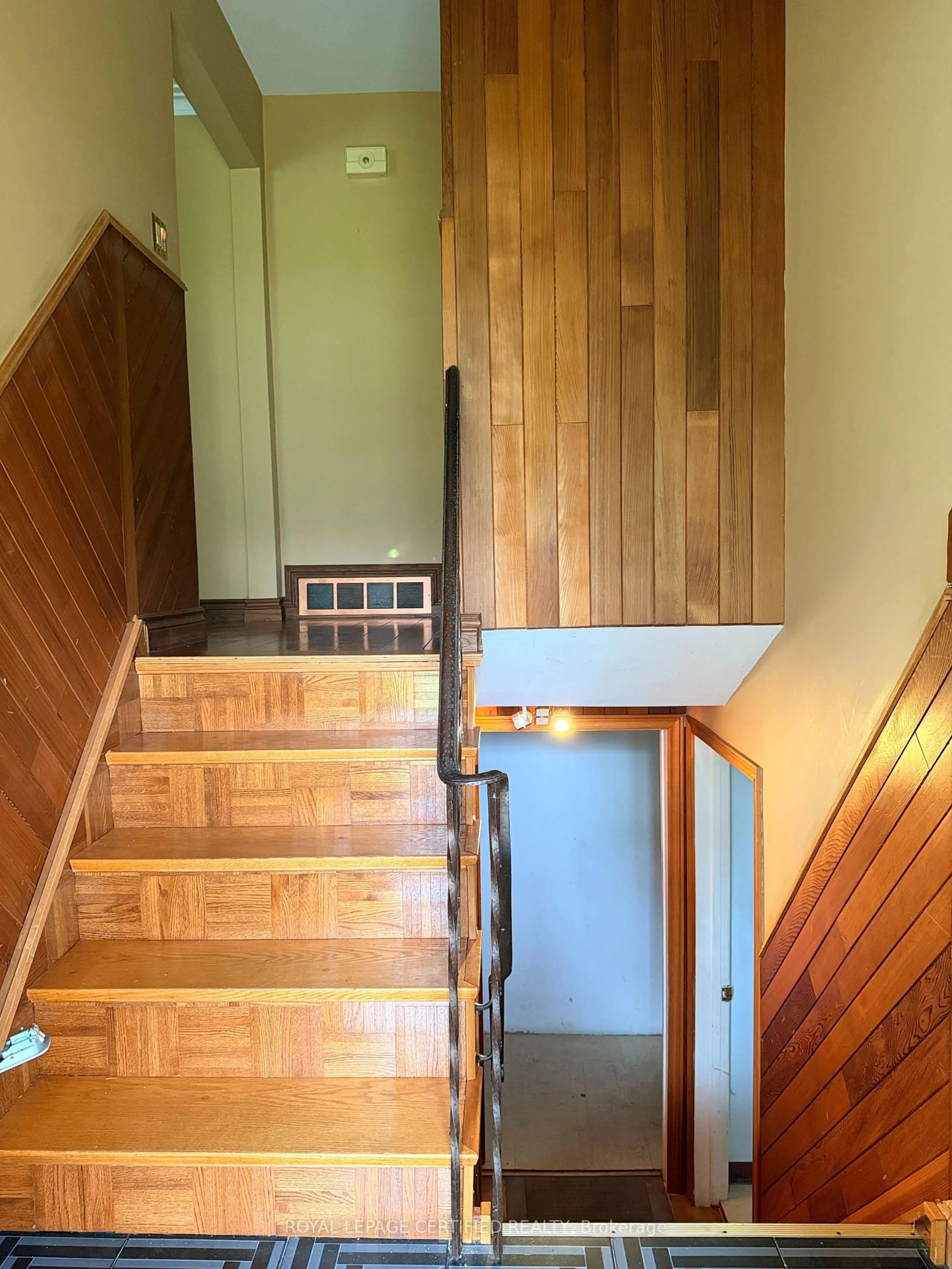 Unknown for 1398 Wren Ave, Oakville Ontario L6L 2V6