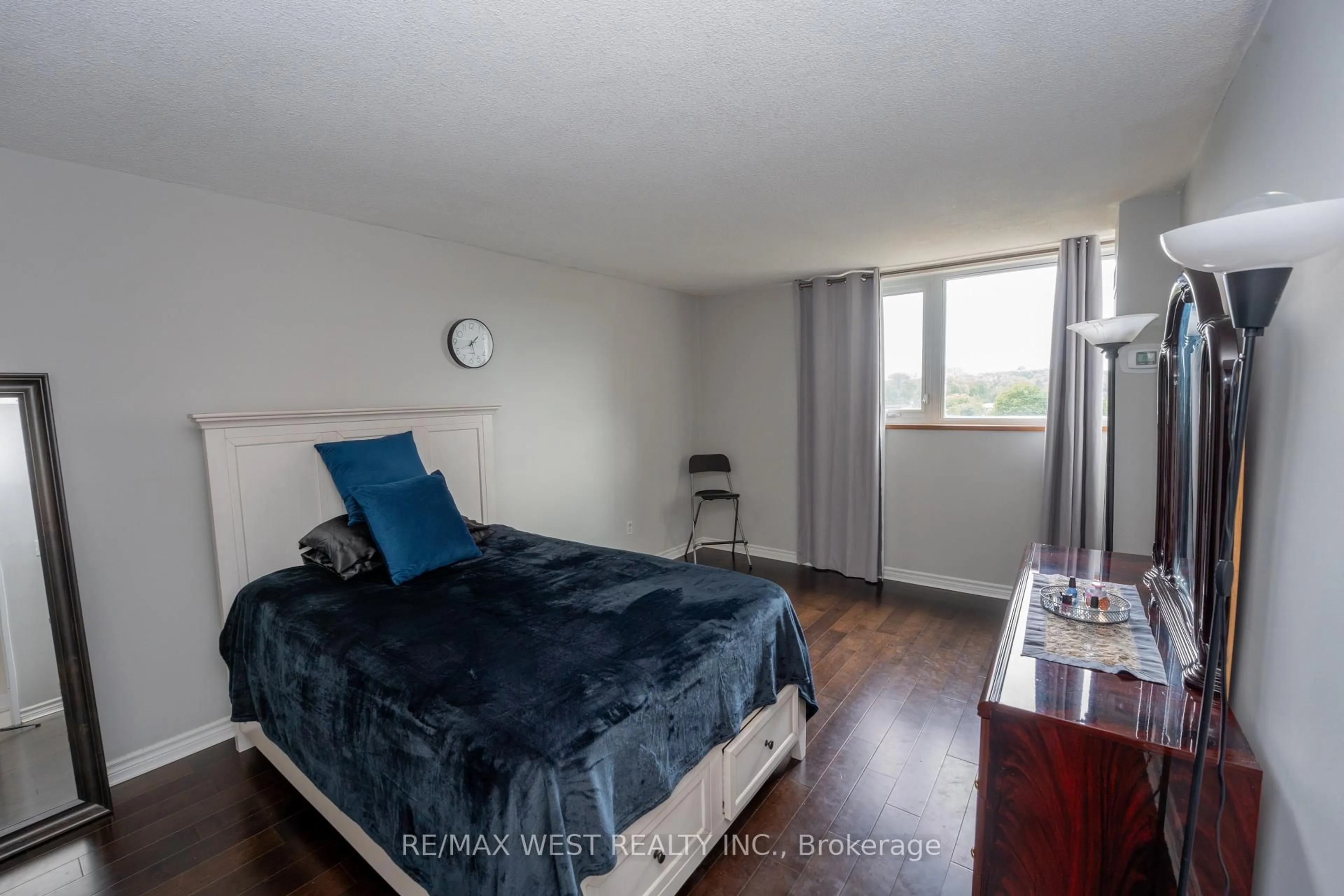 Bedroom with bed, unknown for 260 Scarlett Rd #709, Toronto Ontario M6N 4X6