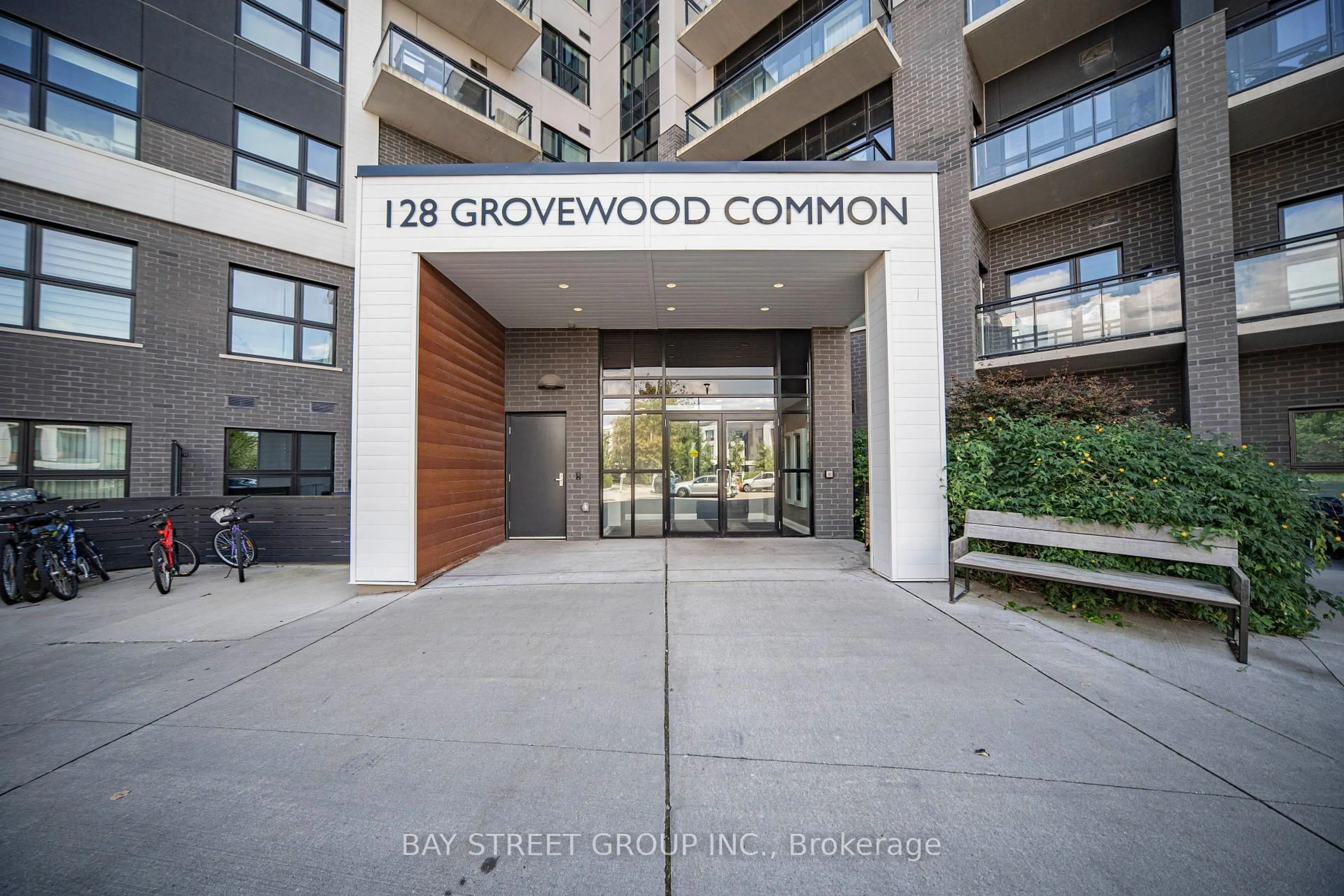Indoor foyer for 128 Grovewood Common #630, Oakville Ontario L6H 0X3