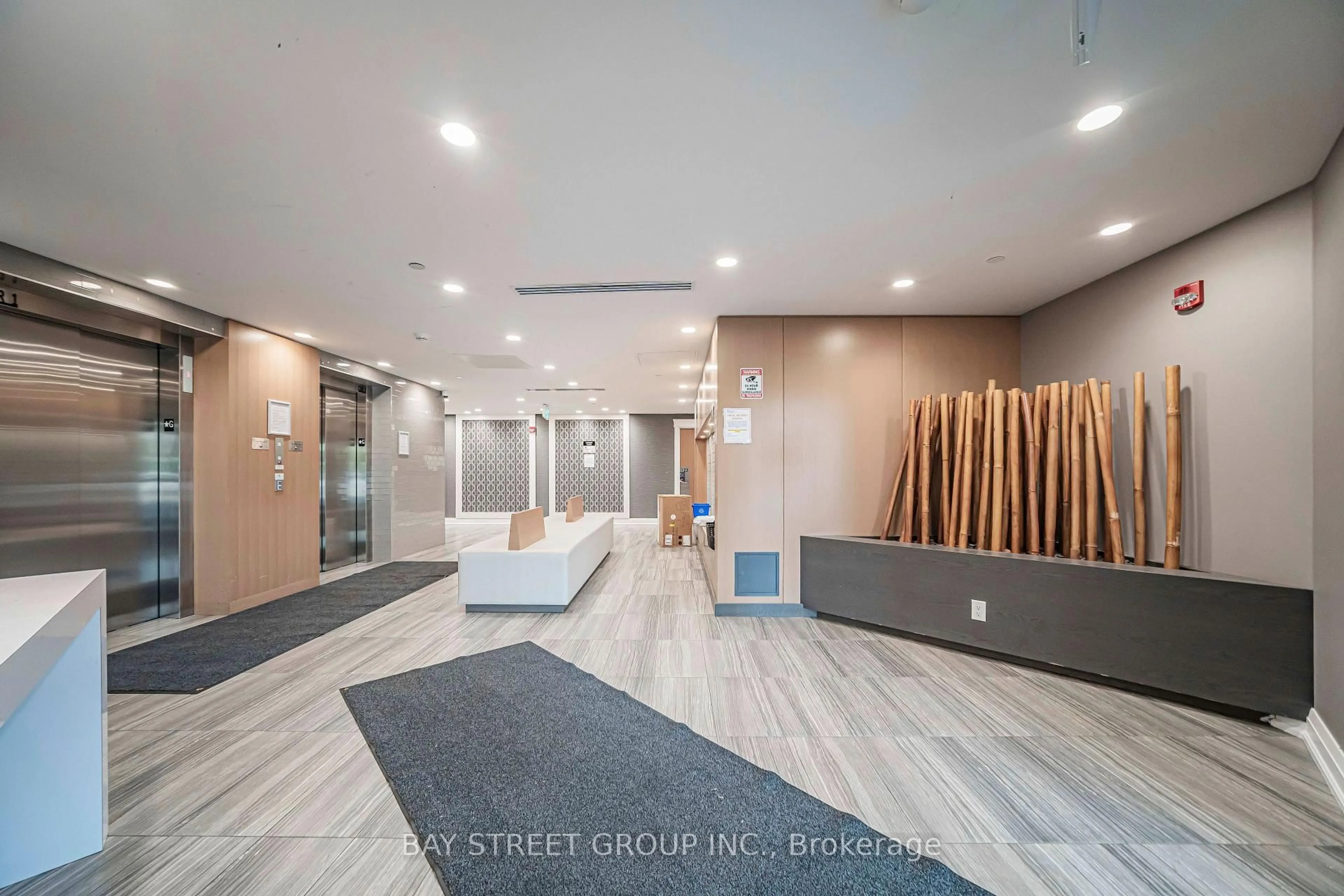 Indoor foyer for 128 Grovewood Common #630, Oakville Ontario L6H 0X3