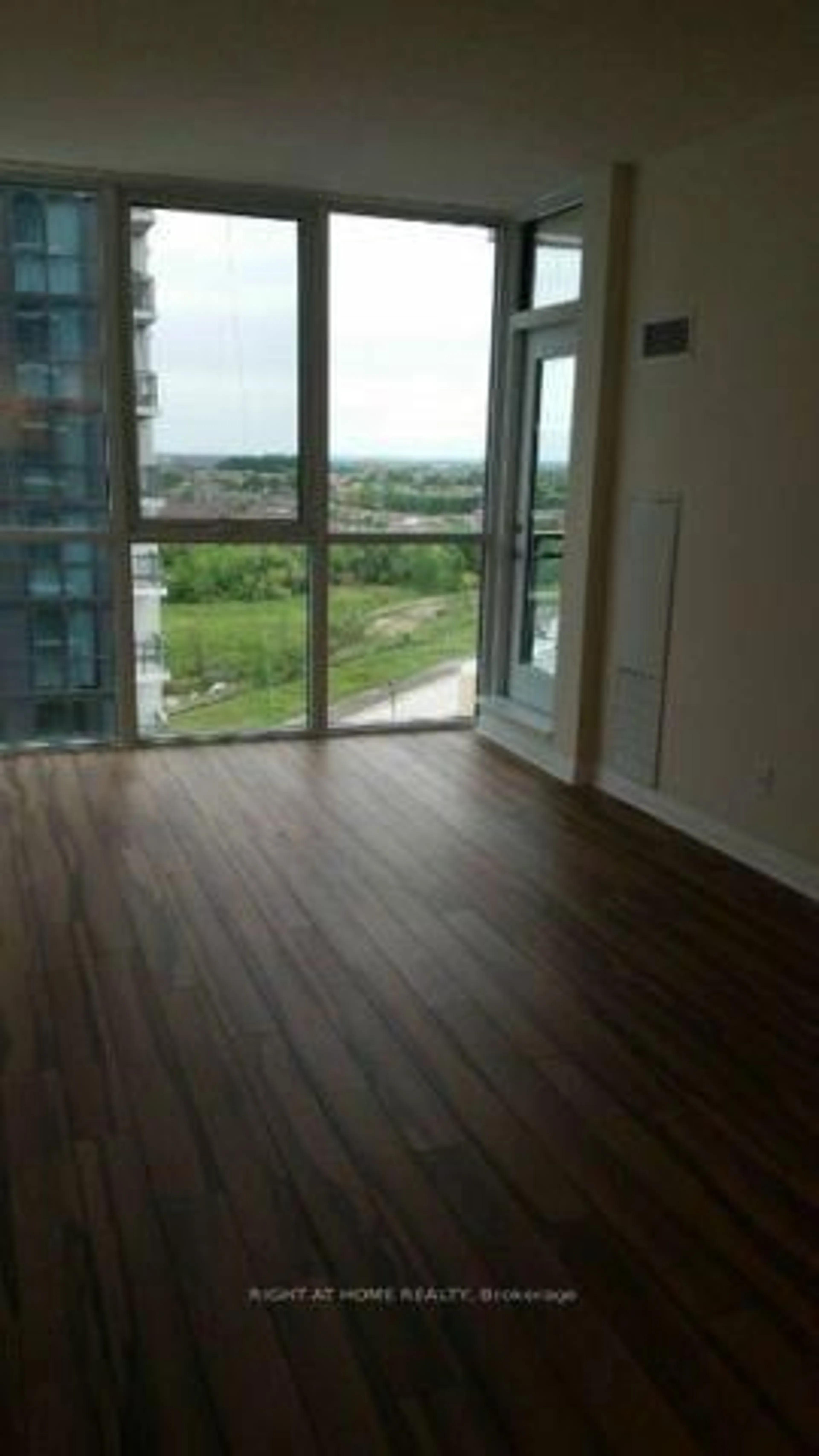 A pic of a room for 55 Eglinton Ave #1101, Mississauga Ontario L5R 0E4