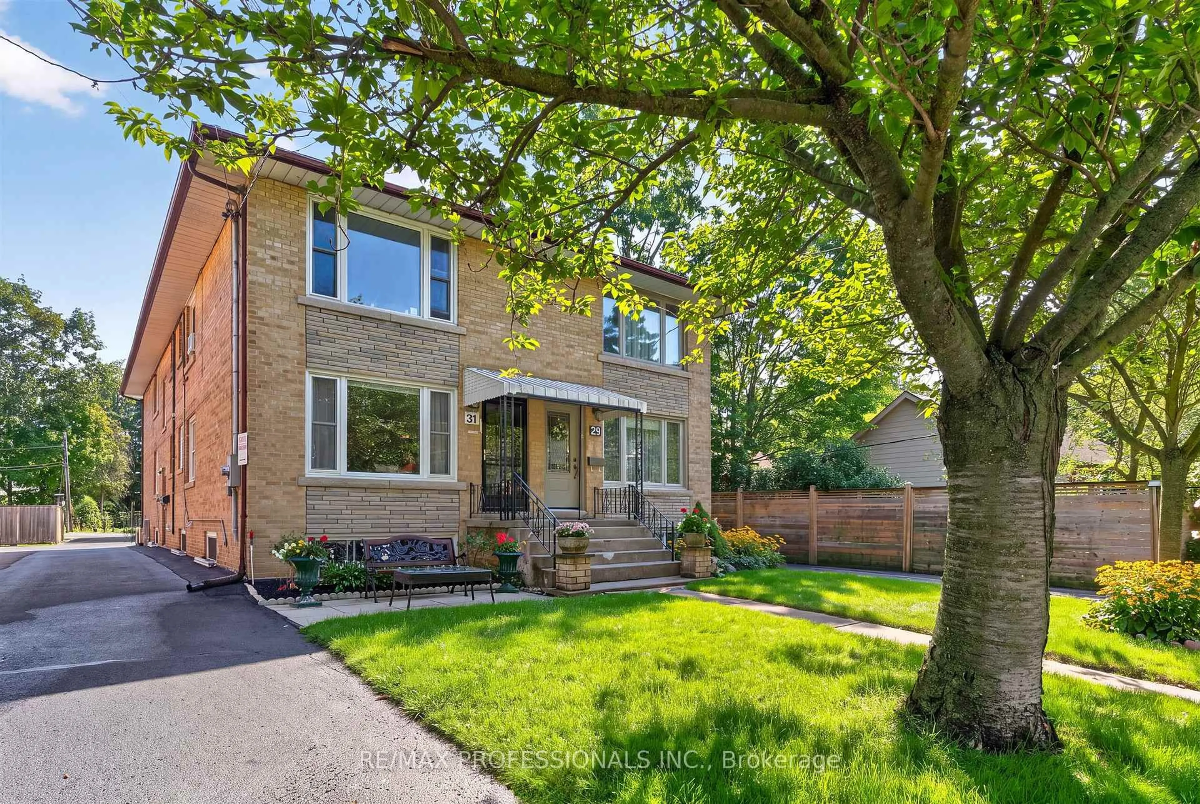 Home with brick exterior material, street for 31 Long Branch Ave, Toronto Ontario M8W 3H8