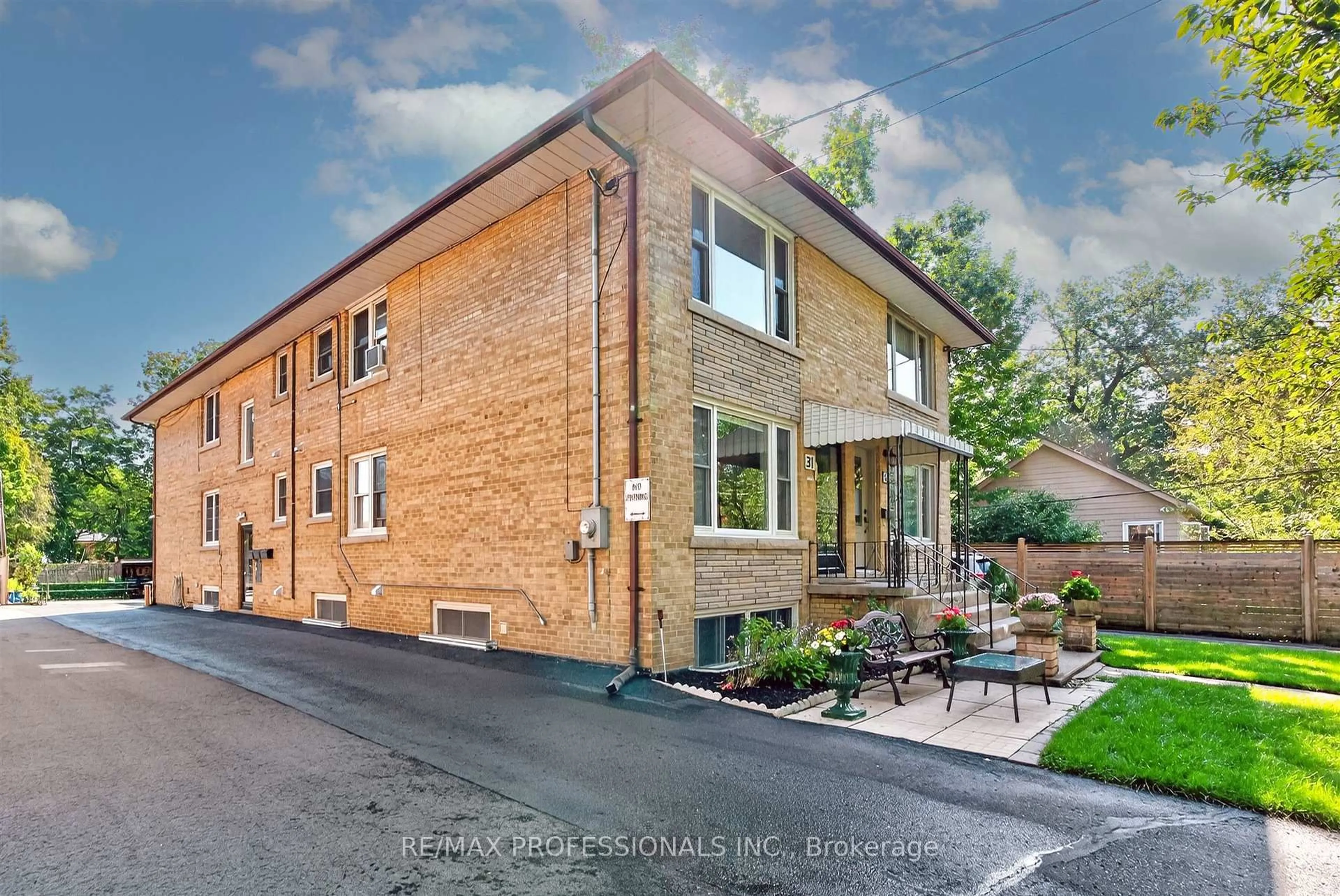 Home with brick exterior material, street for 31 Long Branch Ave, Toronto Ontario M8W 3H8