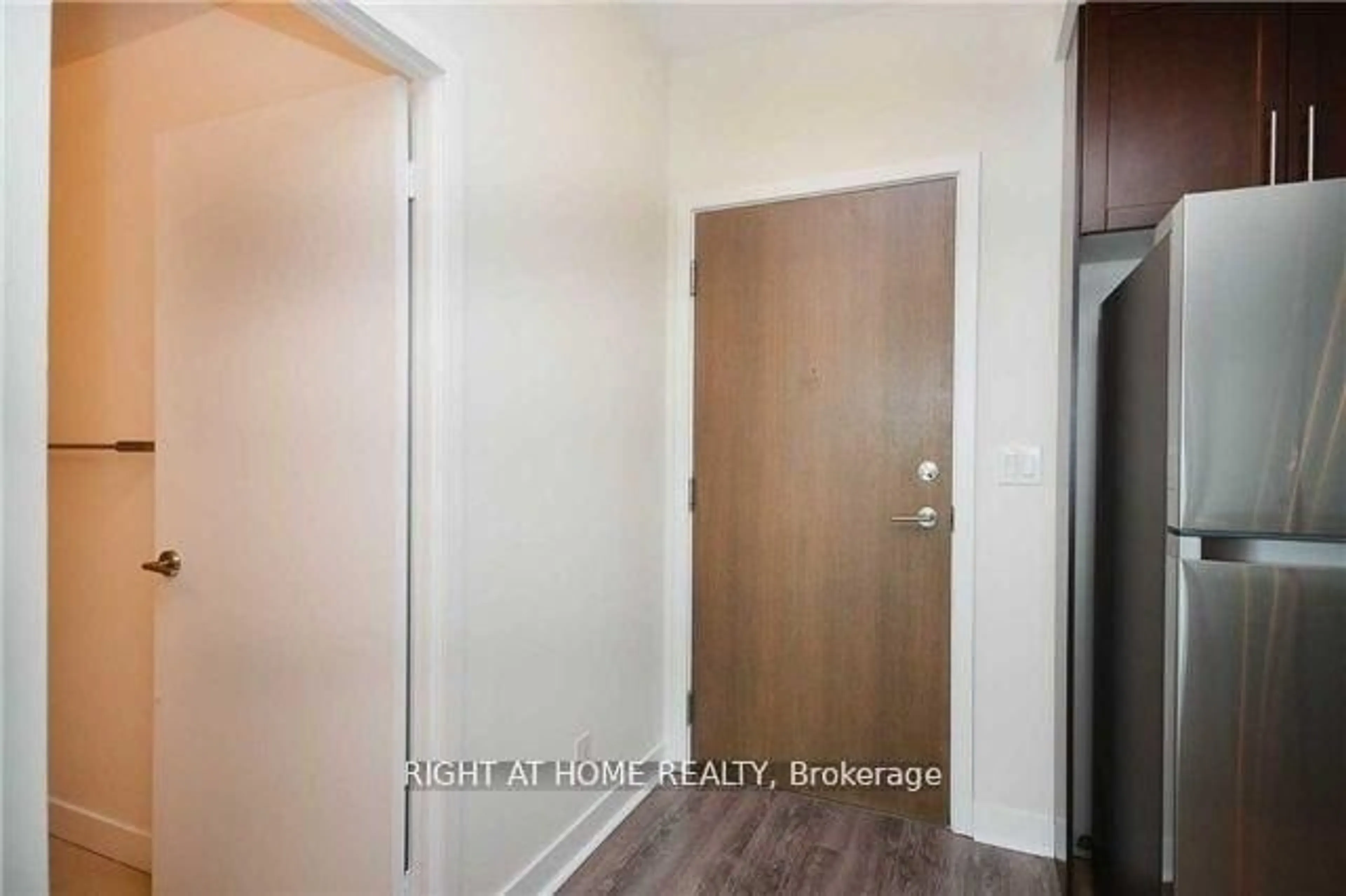 Indoor entryway for 3985 Grand Park Dr #1610, Mississauga Ontario L5B 0H8