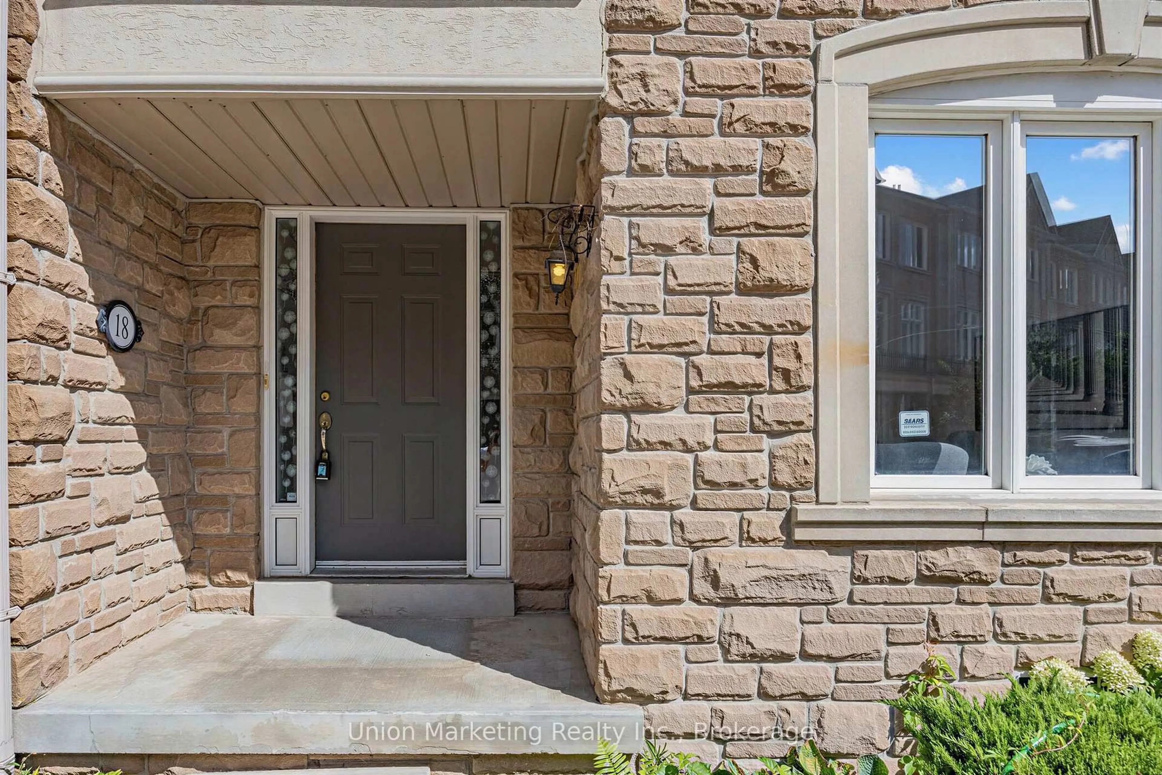 Indoor entryway for 18 Yachters Lane, Toronto Ontario M8V 4C5