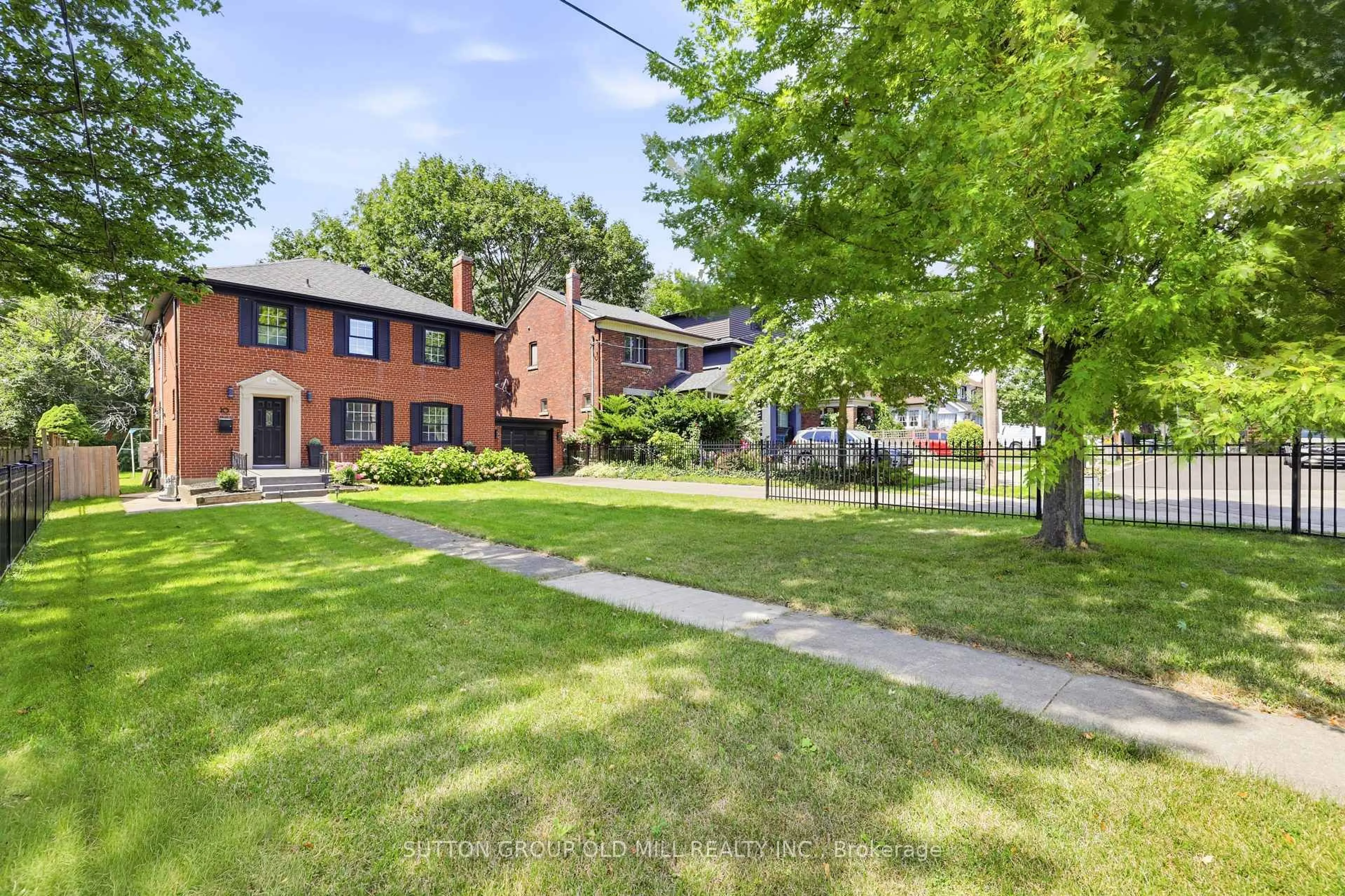 A pic from outside/outdoor area/front of a property/back of a property/a pic from drone, street for 10 Queens Ave, Toronto Ontario M8V 2N1