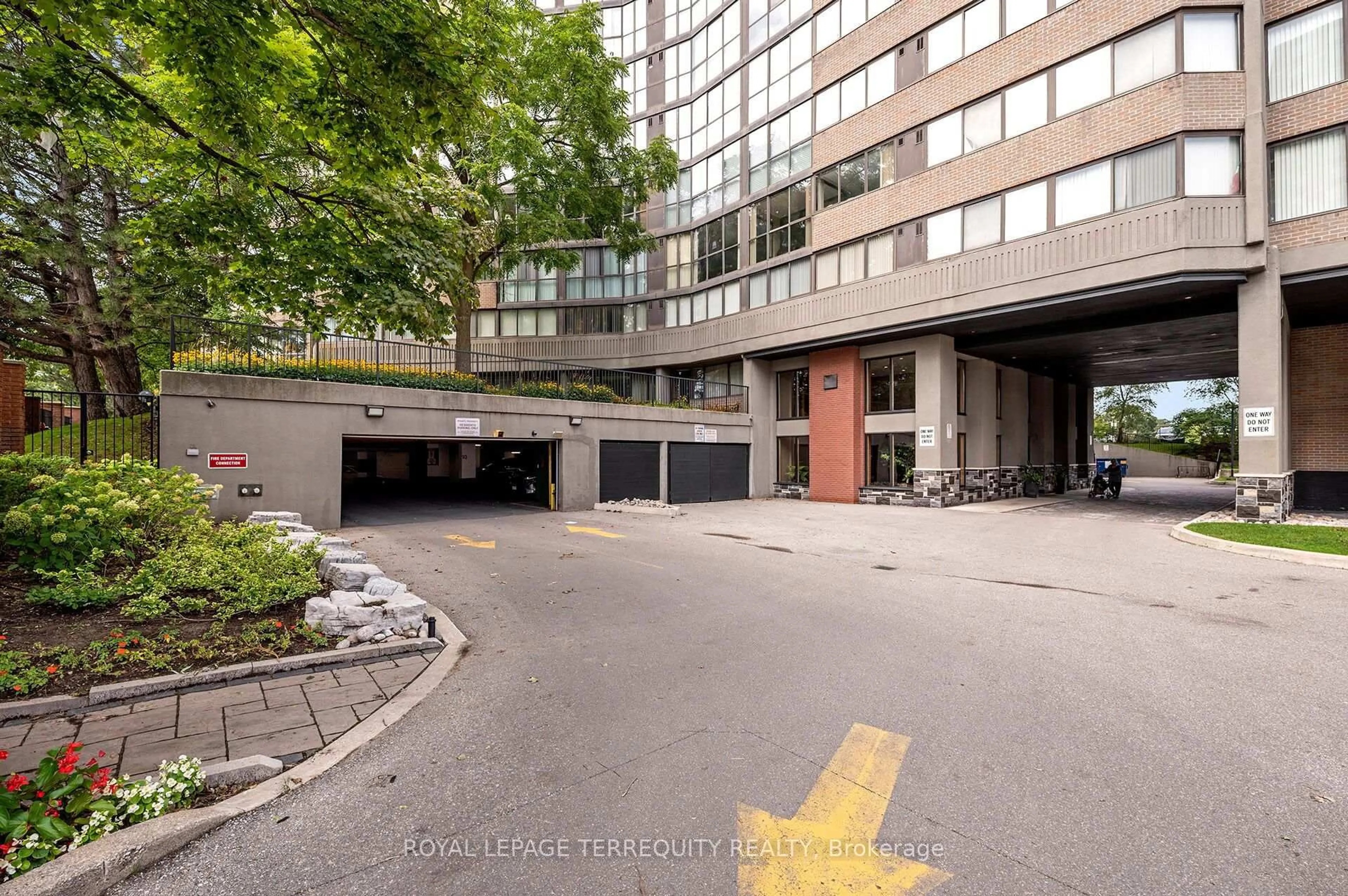 Indoor foyer for 40 Richview Rd #2002, Toronto Ontario M9A 5C1