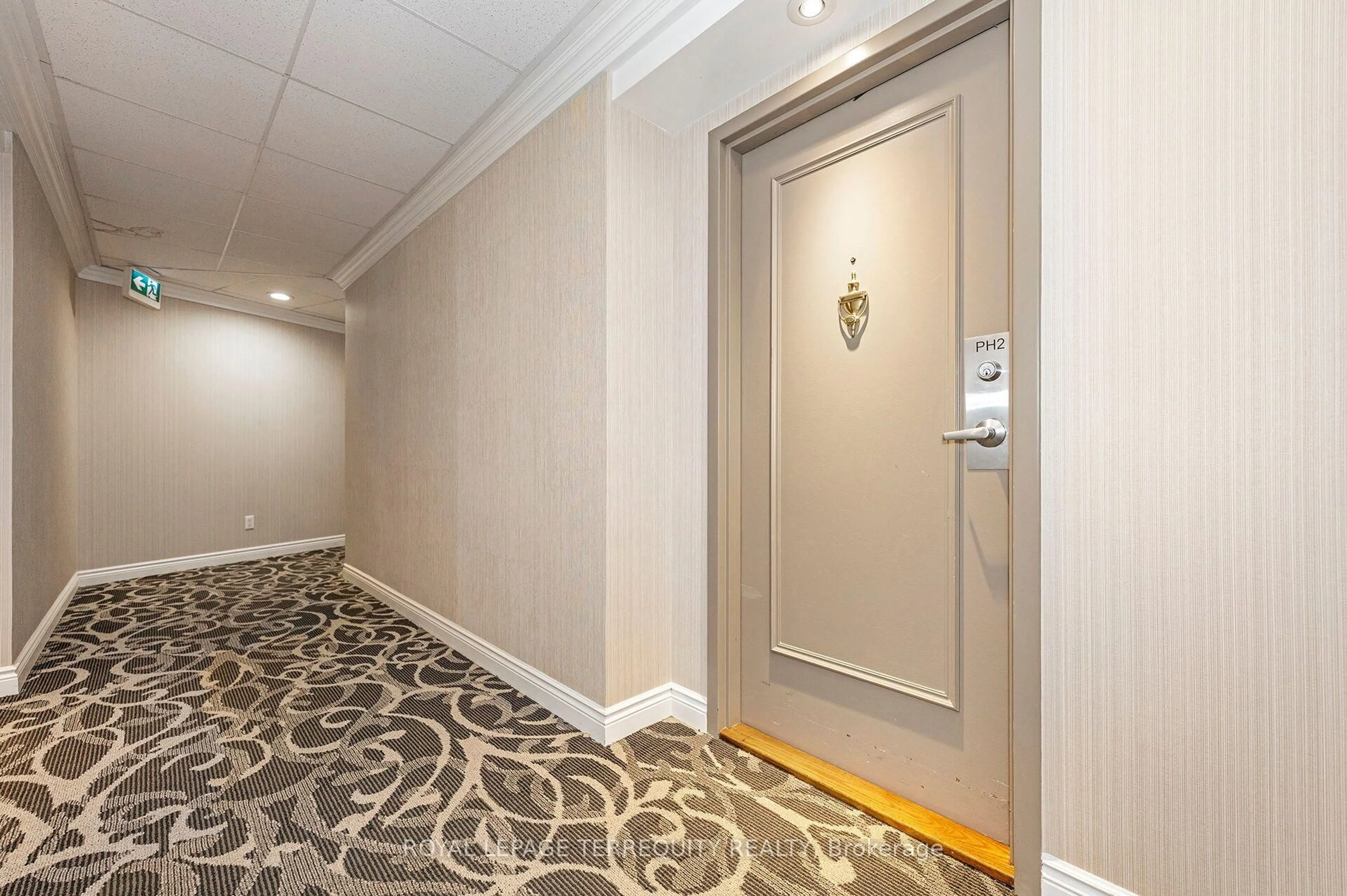Indoor foyer for 40 Richview Rd #2002, Toronto Ontario M9A 5C1